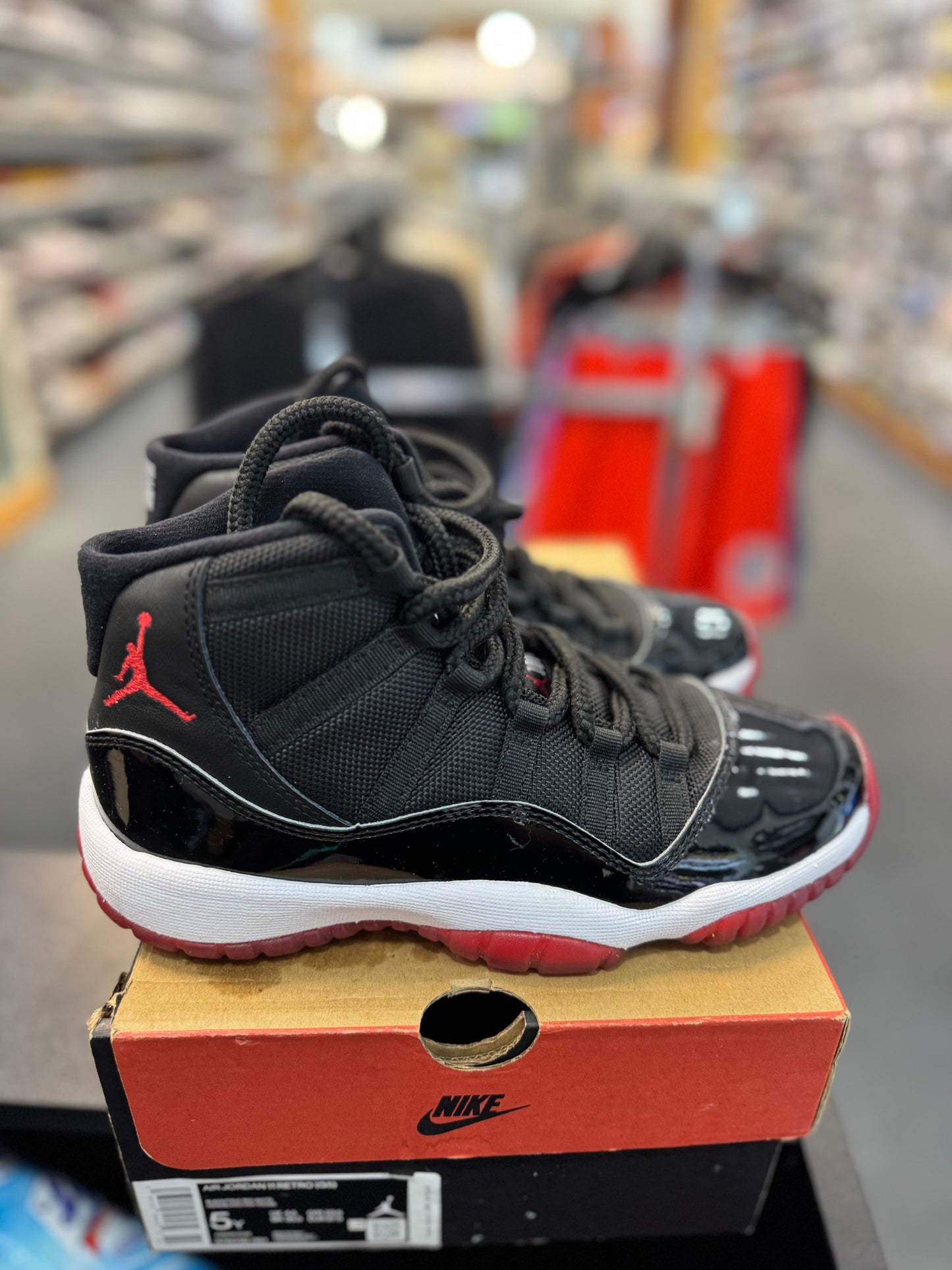 *USED* Jordan 11 Retro Playoffs Bred (2019) (GS)