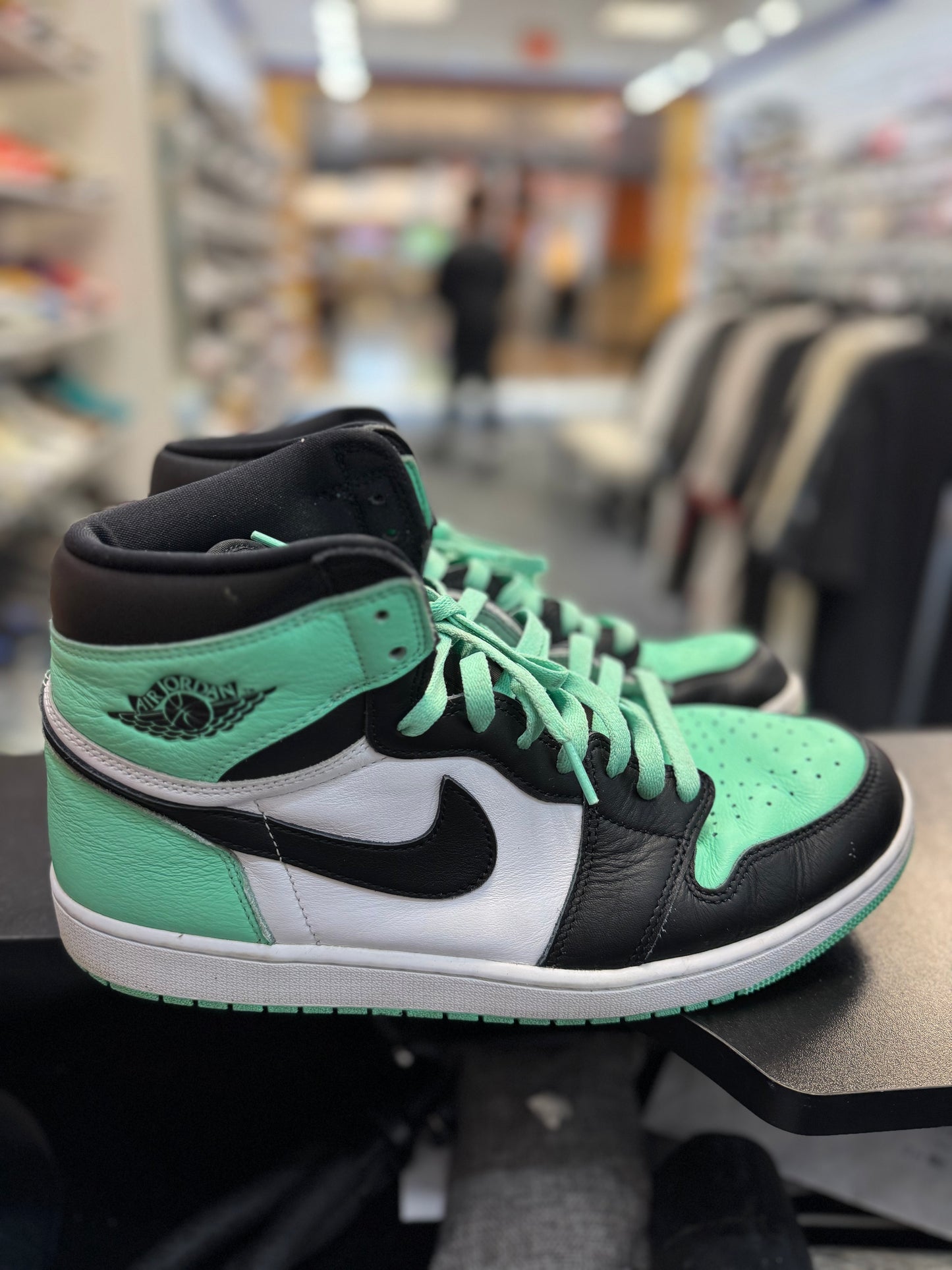*USED* Jordan 1 Retro High OG Green Glow