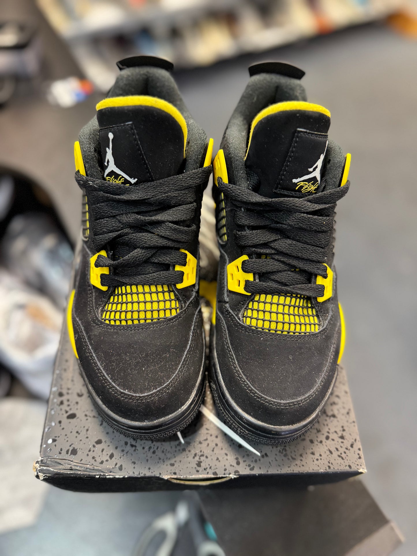 *USED* Jordan 4 Retro Thunder (2023) (GS)