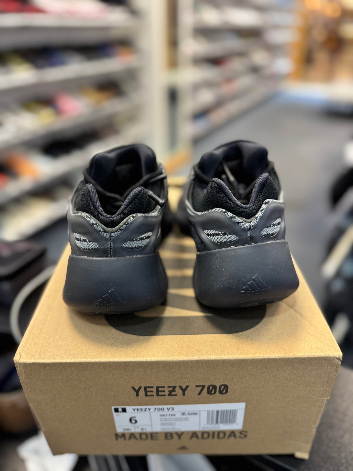 *USED* adidas Yeezy 700 V3 Alvah
