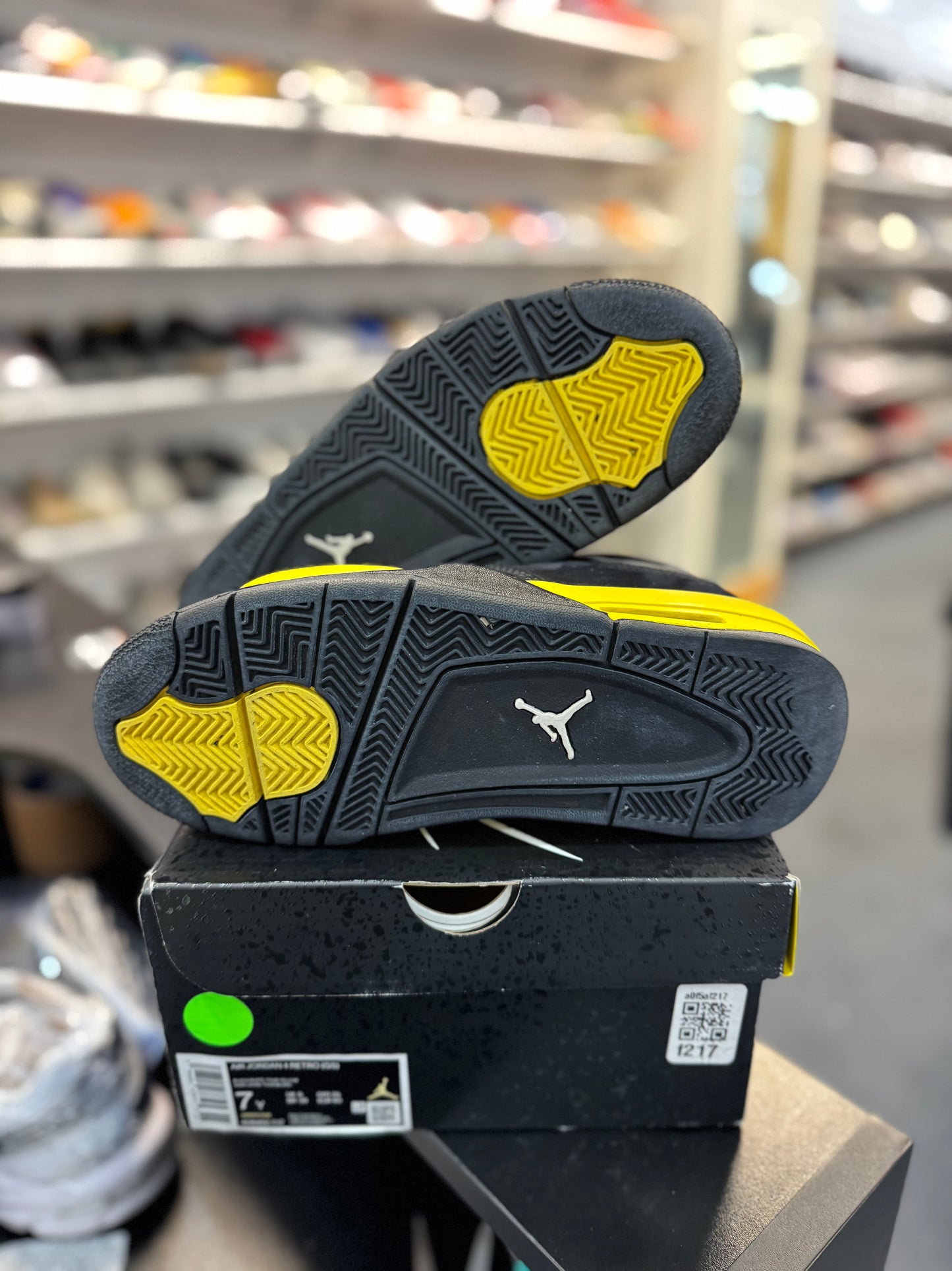 *USED* Jordan 4 Retro Thunder (2023) (GS)