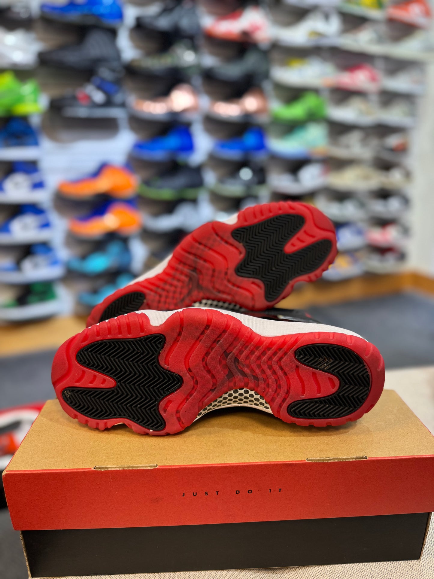 *USED* Jordan 11 Retro Playoffs Bred (2019)