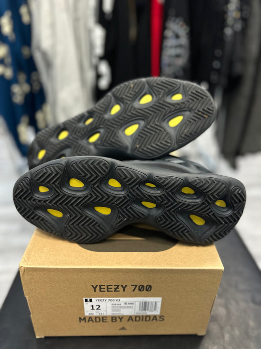 *USED* adidas Yeezy 700 V3 Dark Glow