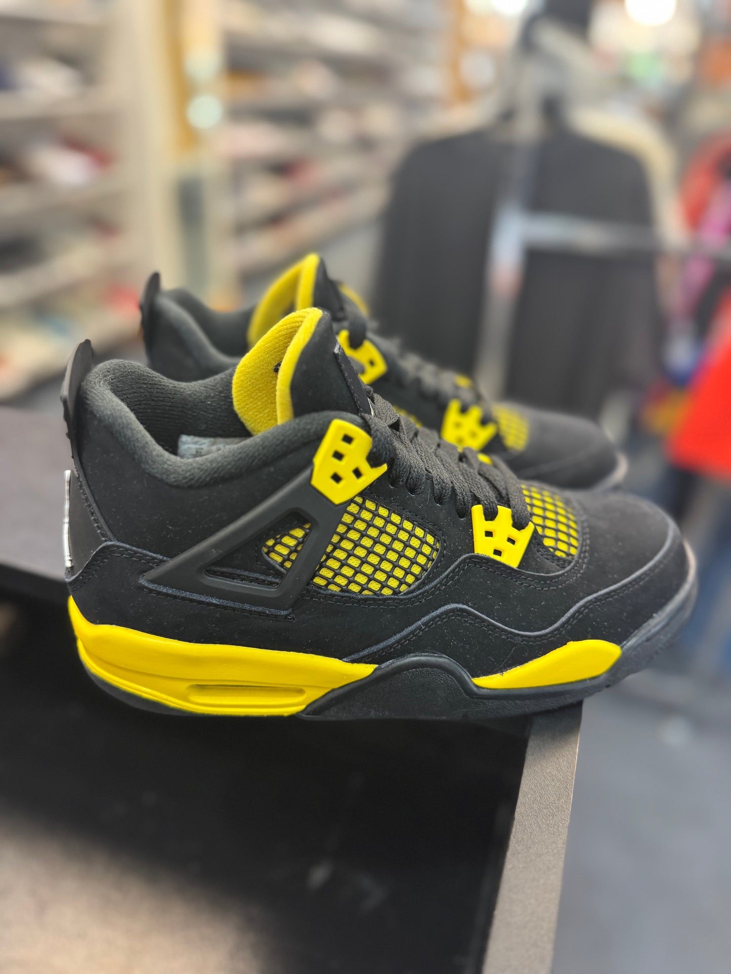 *USED* Jordan 4 Retro Thunder (2023)(GS)