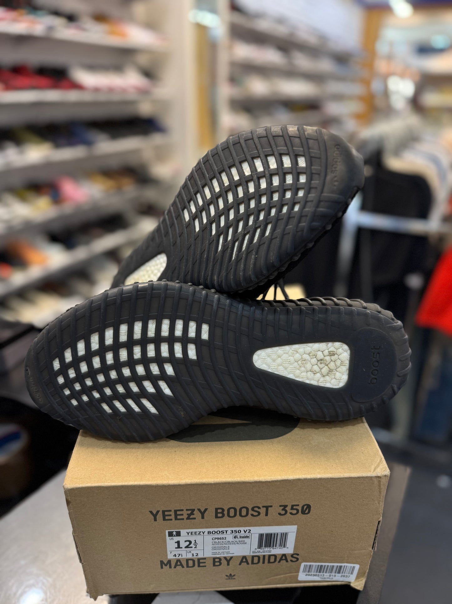 *USED* adidas Yeezy Boost 350 V2 Black Red