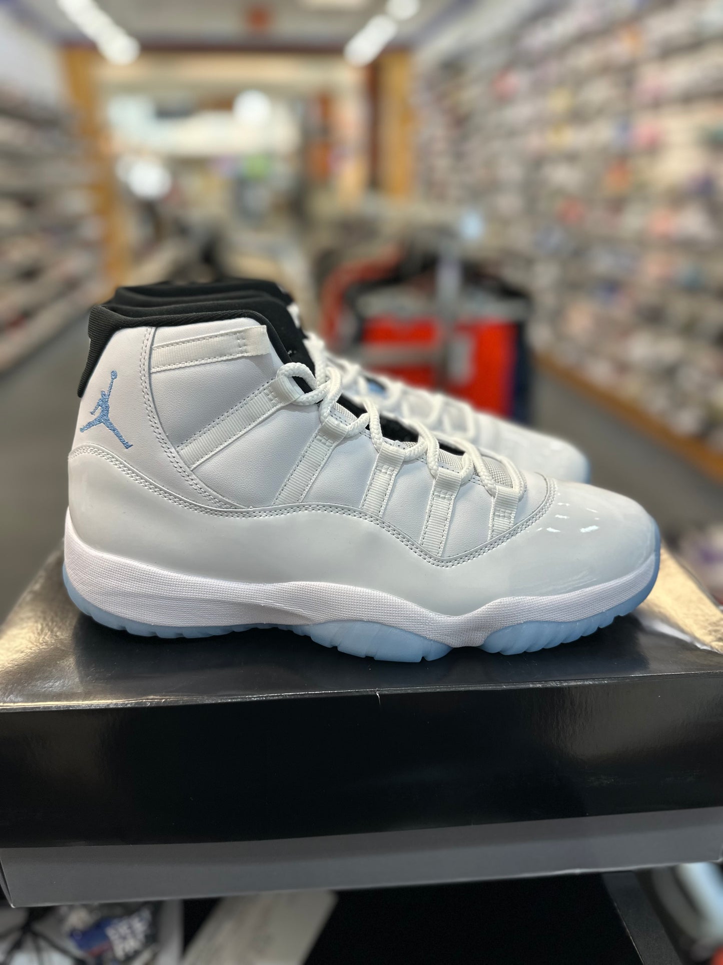 *USED* Jordan 11 Retro Legend Blue