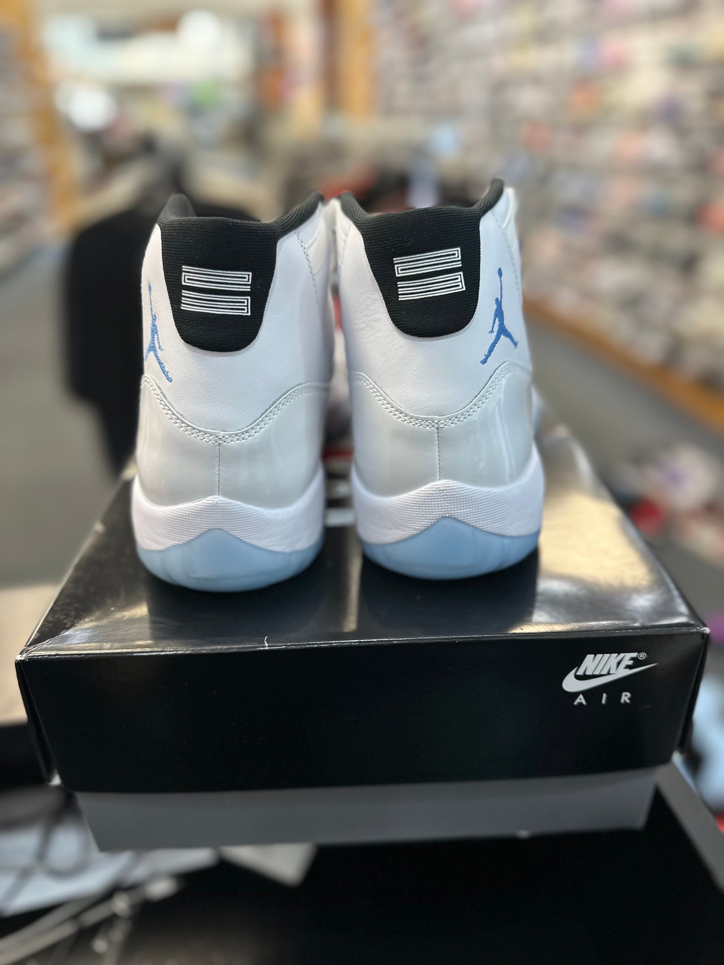 *USED* Jordan 11 Retro Legend Blue