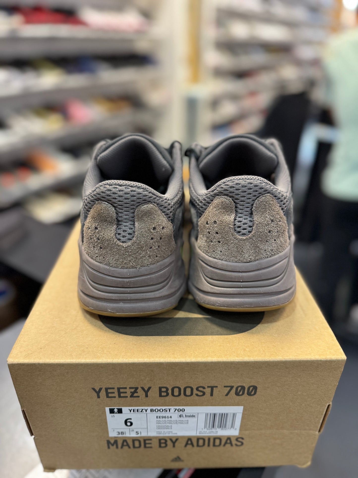 *USED* adidas Yeezy Boost 700 Mauve