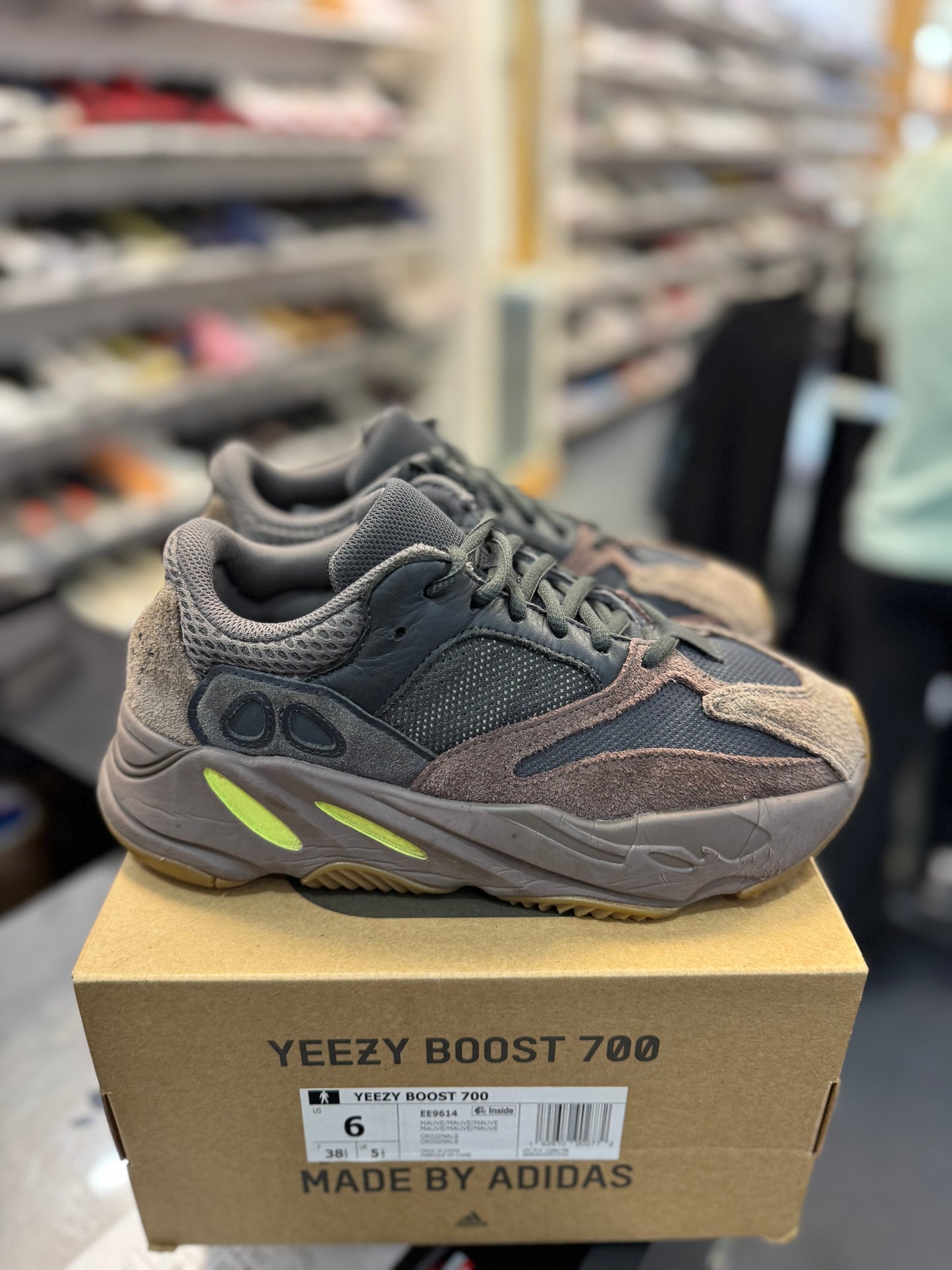 *USED* adidas Yeezy Boost 700 Mauve