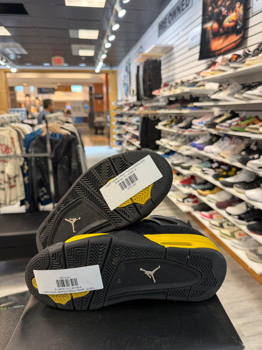 *USED* Jordan 4 Retro Thunder (2023) (GS)