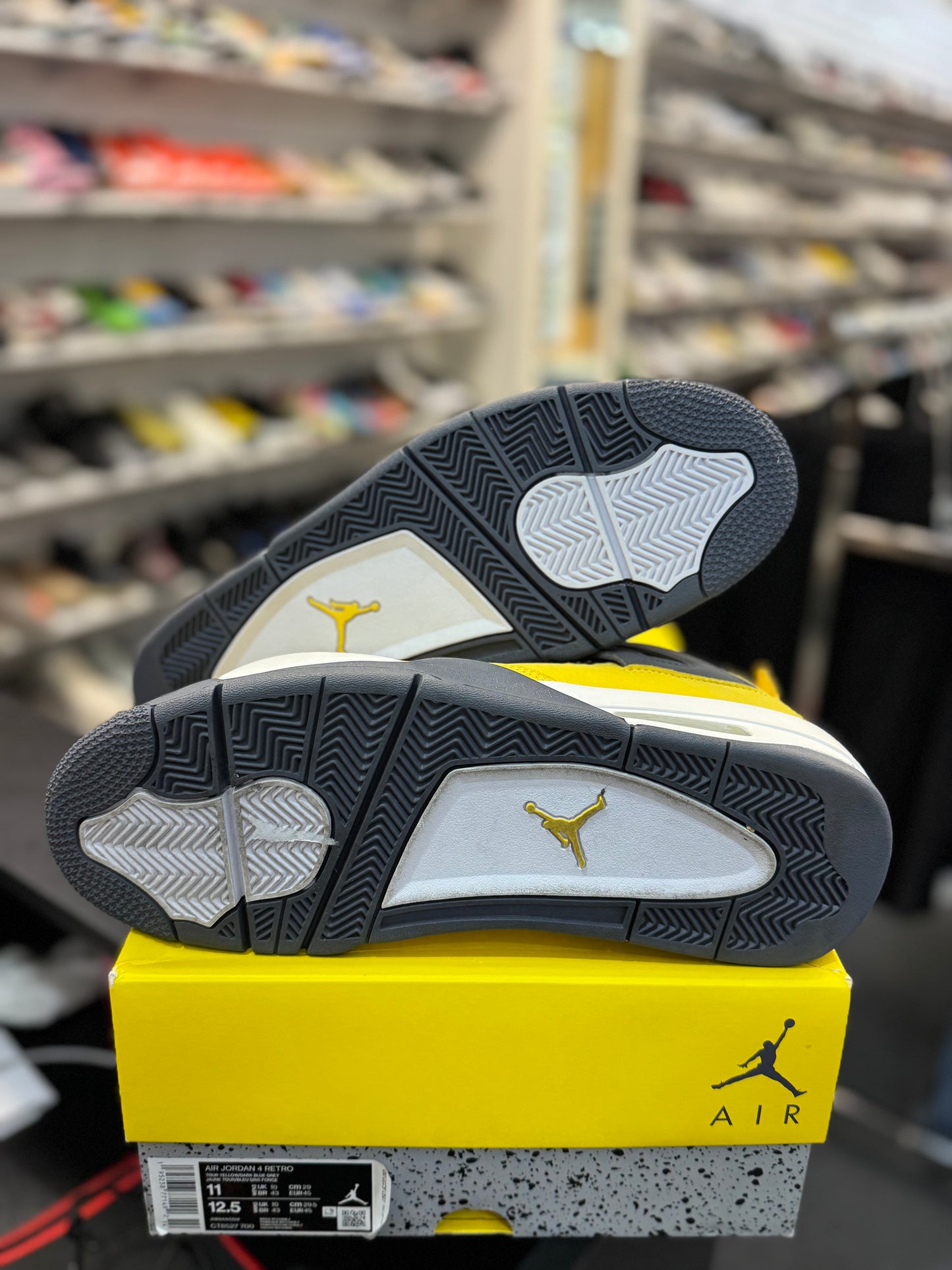 *USED* Jordan 4 Retro Lightning (2021)
