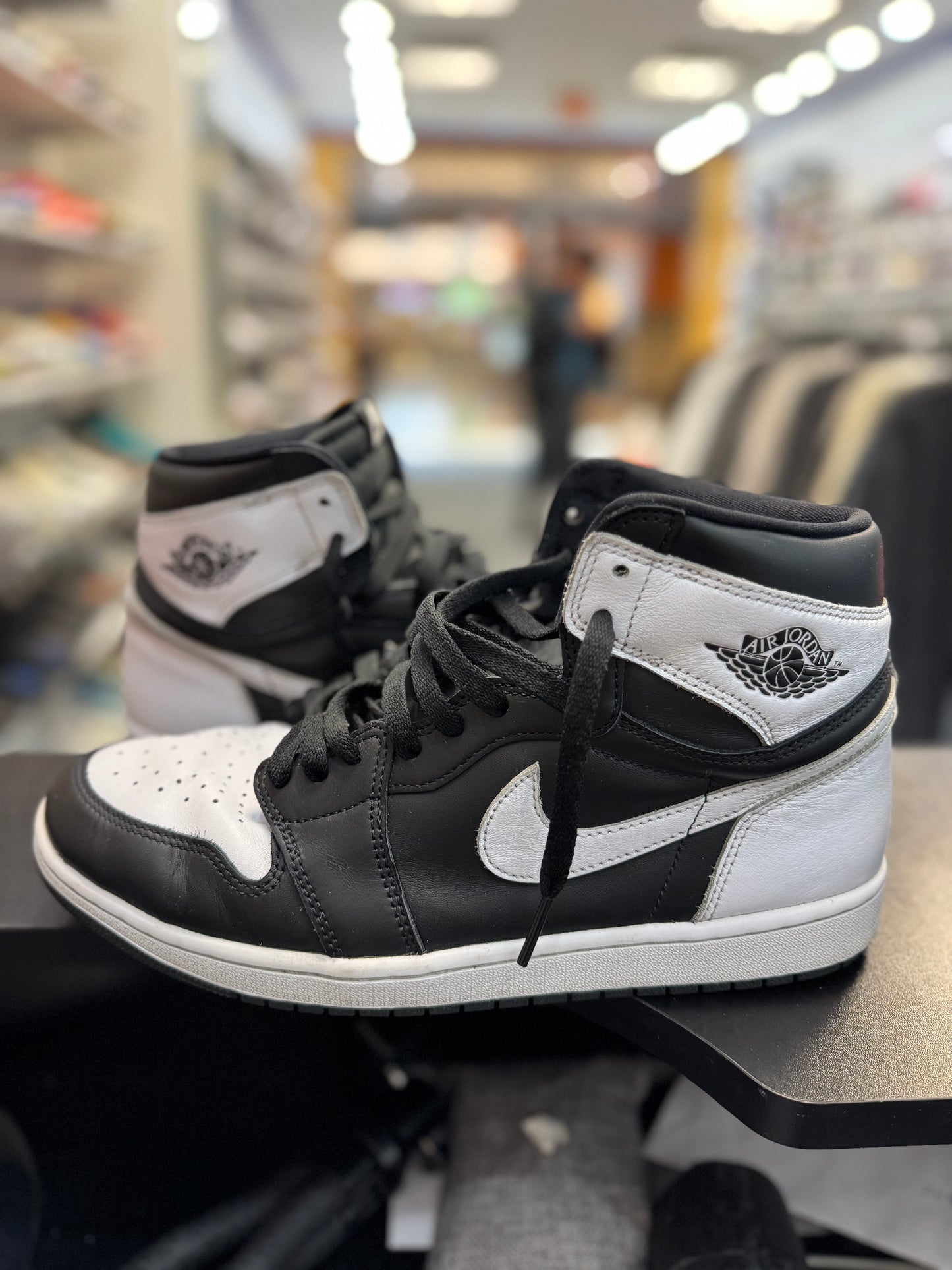 *USED* Jordan 1 Retro High OG Black White