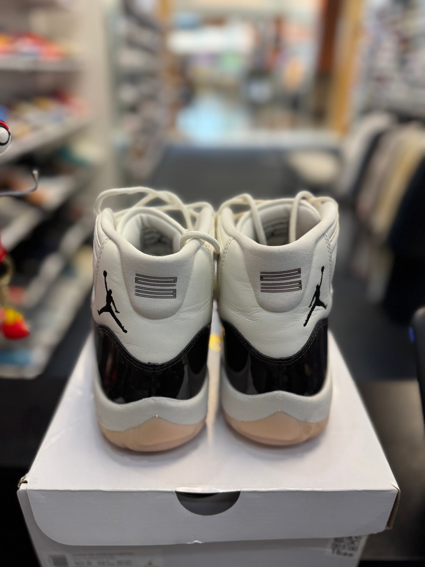 *USED* Jordan 11 Retro Neapolitan