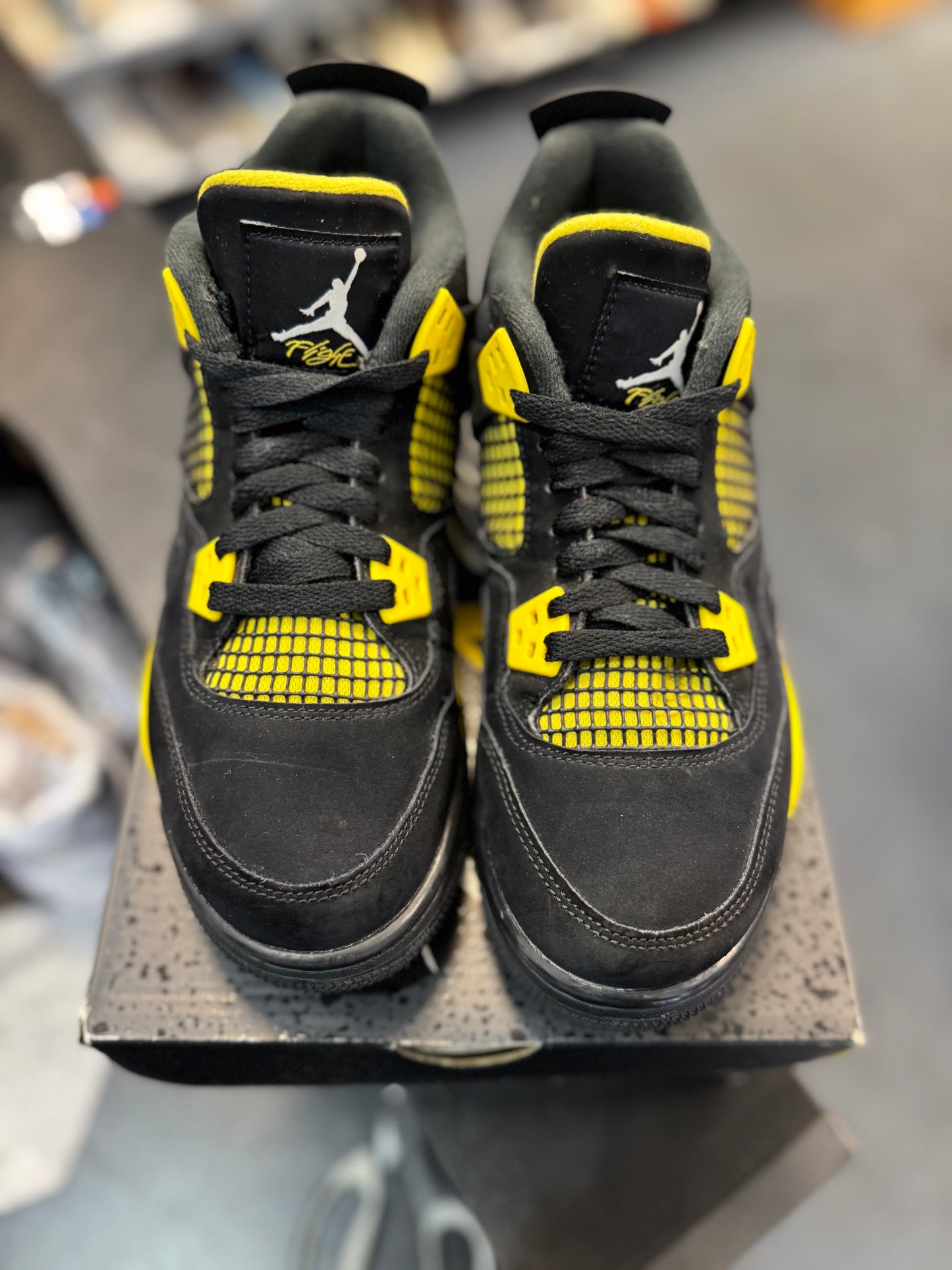 *USED* Jordan 4 Retro Thunder (2023) (GS)