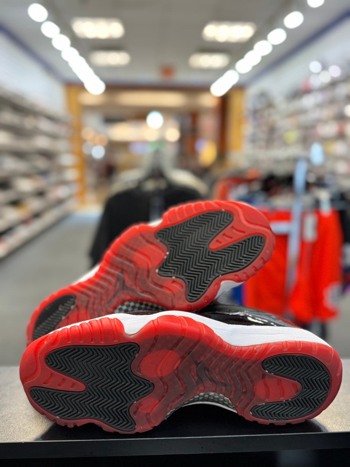 *USED* Jordan 11 Retro Low Bred (2015)