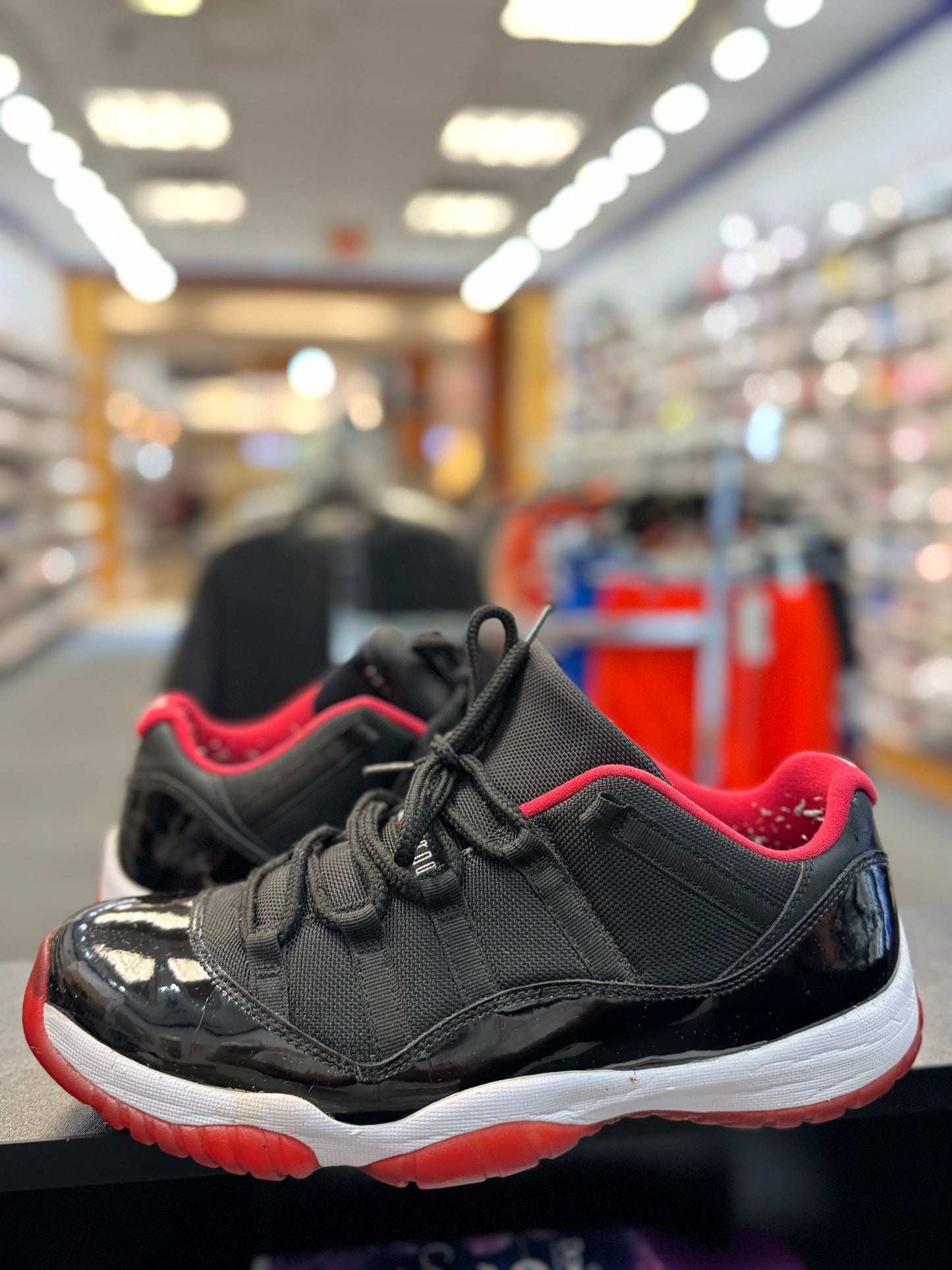 *USED* Jordan 11 Retro Low Bred (2015)