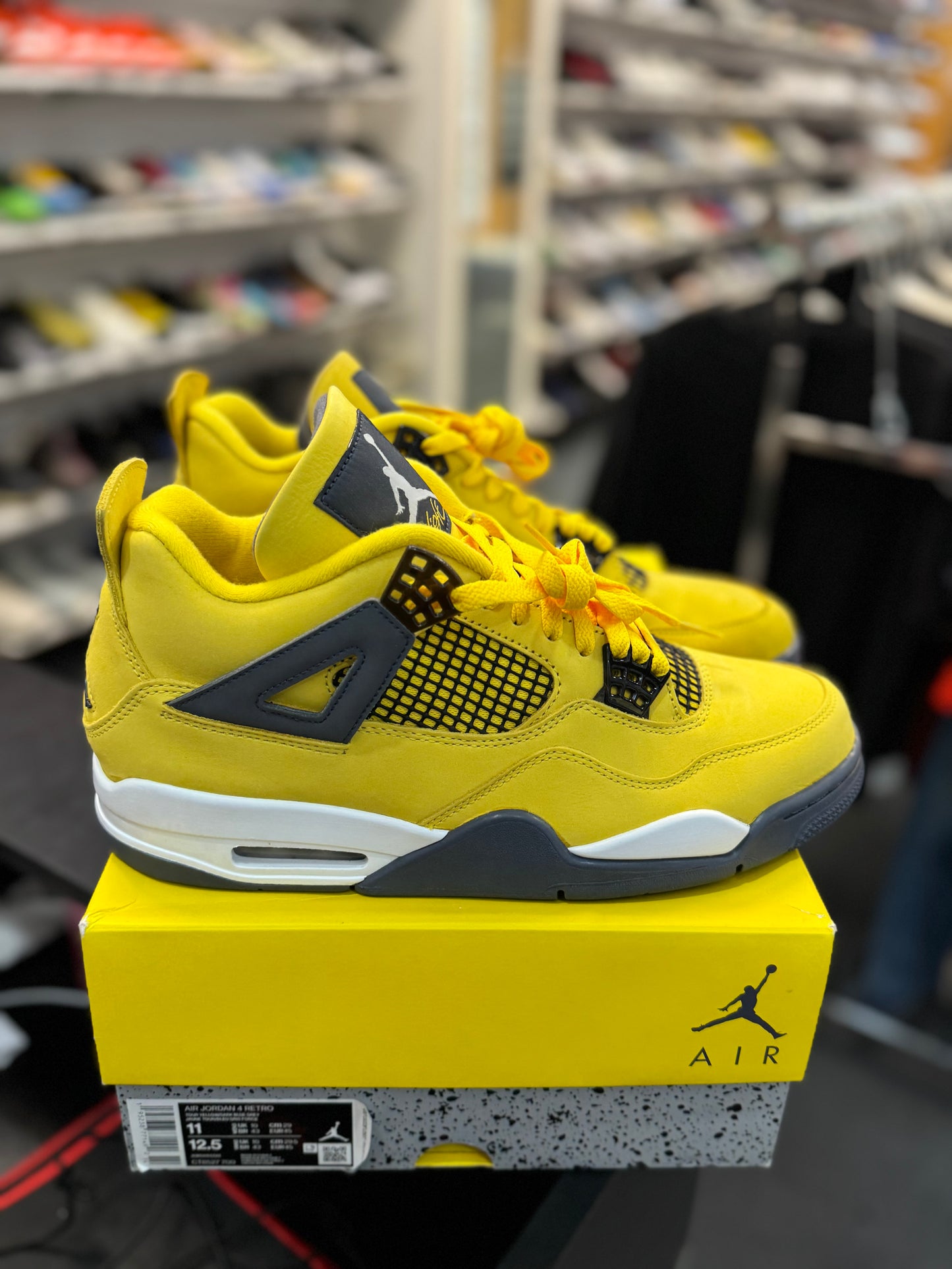 *USED* Jordan 4 Retro Lightning (2021)