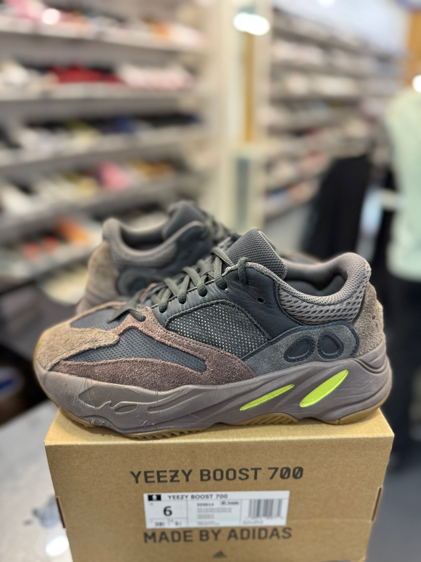 *USED* adidas Yeezy Boost 700 Mauve