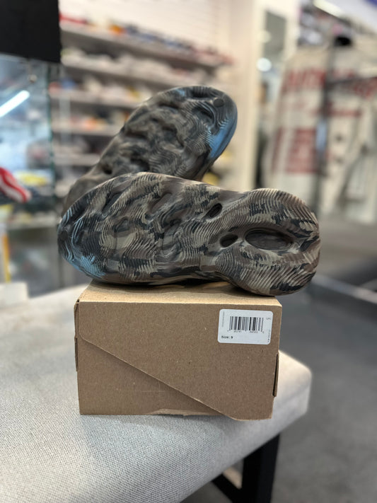 *USED* adidas Yeezy Foam RNR Mx Cinder