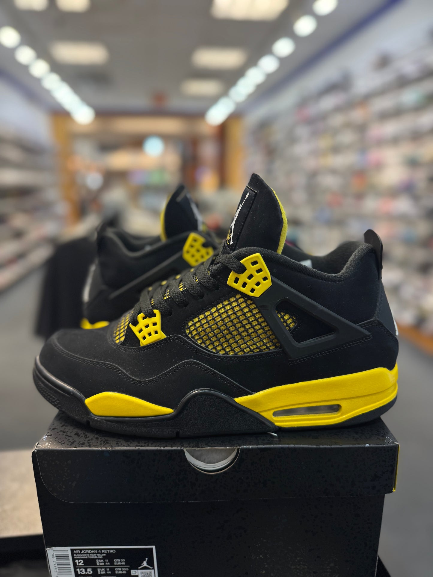 *USED* Jordan 4 Retro Thunder (2023)