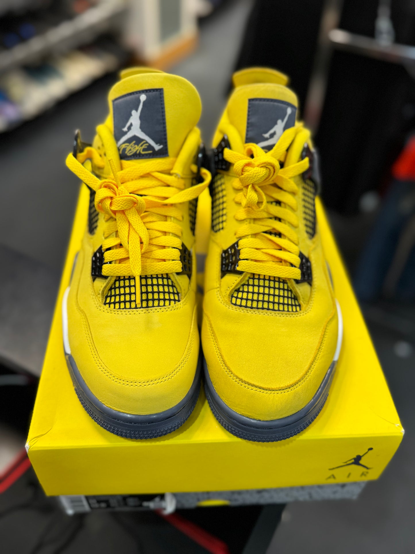 *USED* Jordan 4 Retro Lightning (2021)