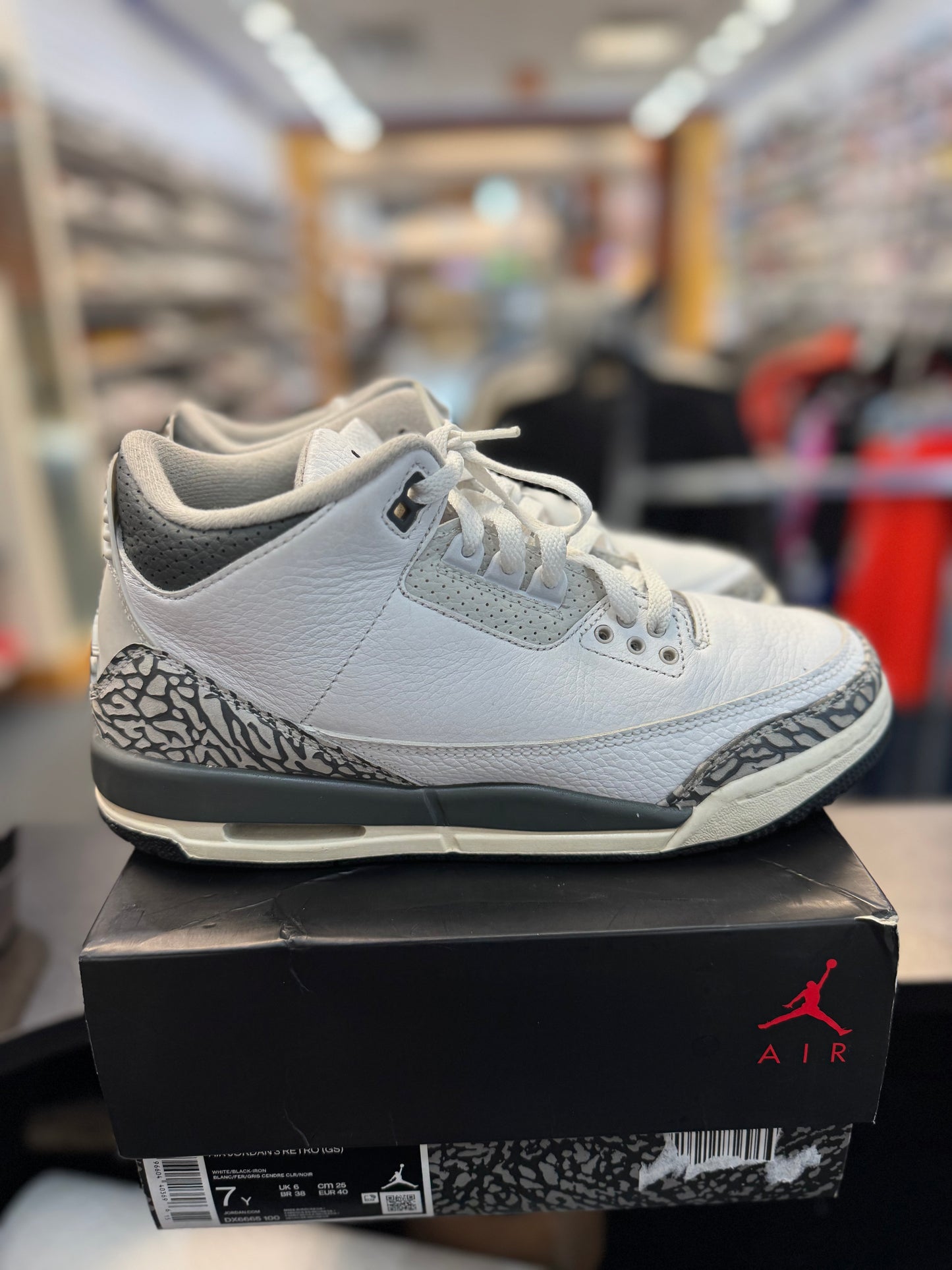 *USED* Jordan 3 Retro Hide N’Sneak (GS)