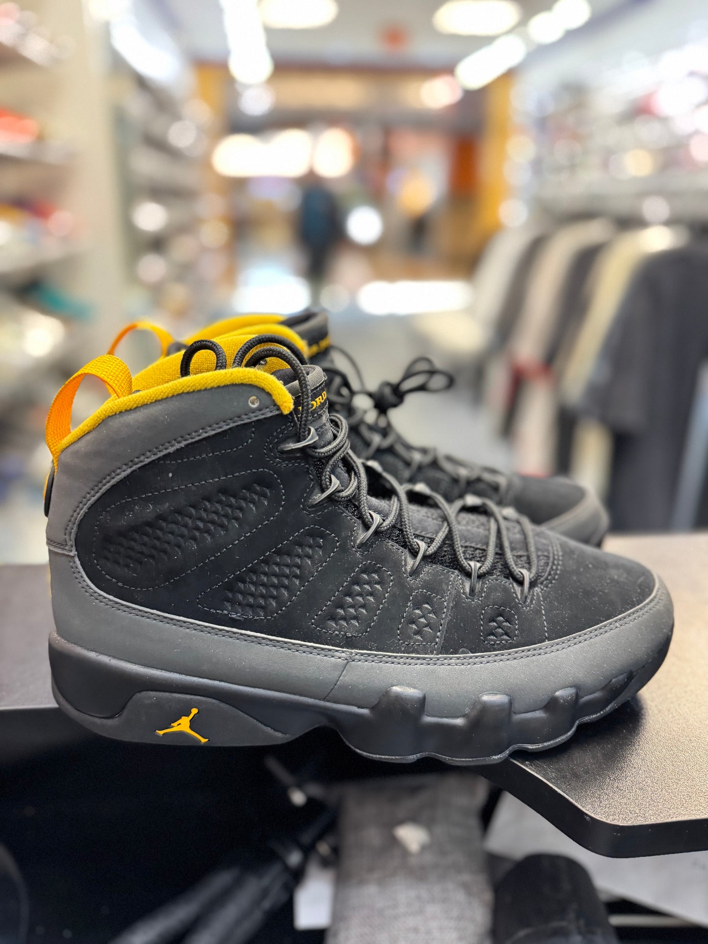 *USED* Jordan 9 Retro Dark Charcoal University Gold