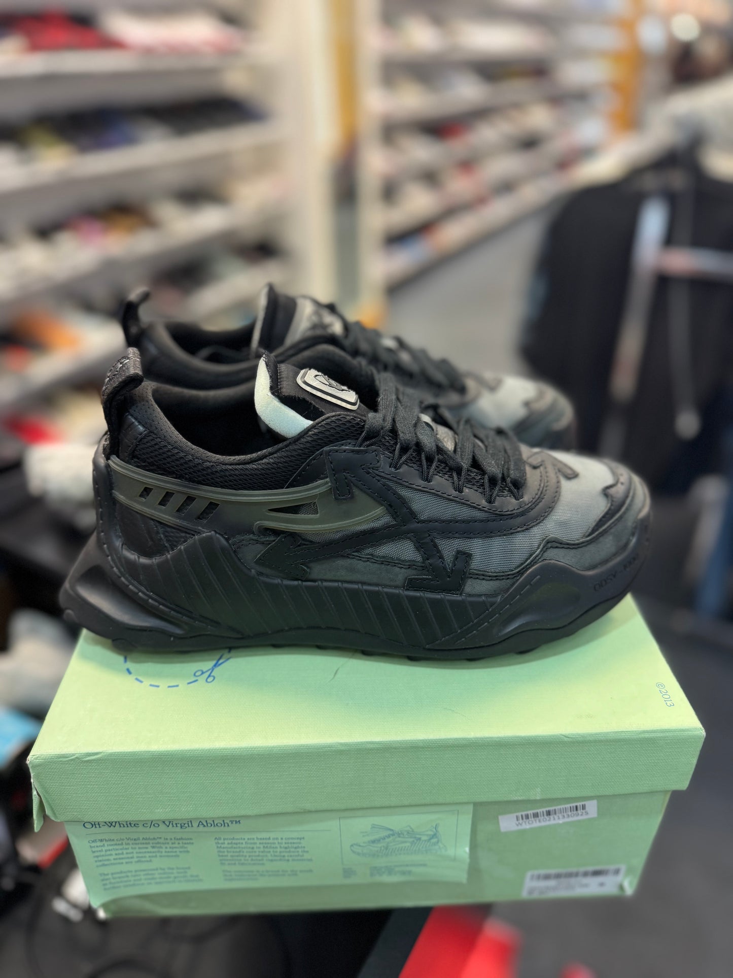 *USED* OFF-WHITE Odsy-1000 Black SS22
