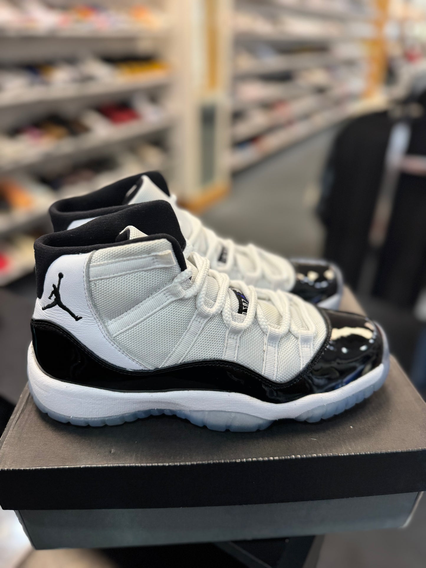 *USED* Jordan 11 Retro Concord (2018) (GS)