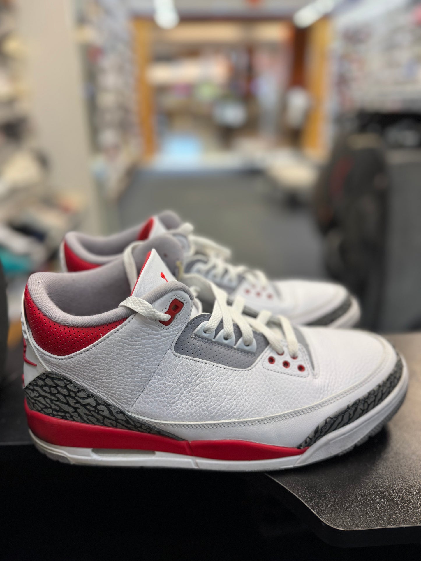 *USED* Jordan 3 Retro Fire Red (2022)
