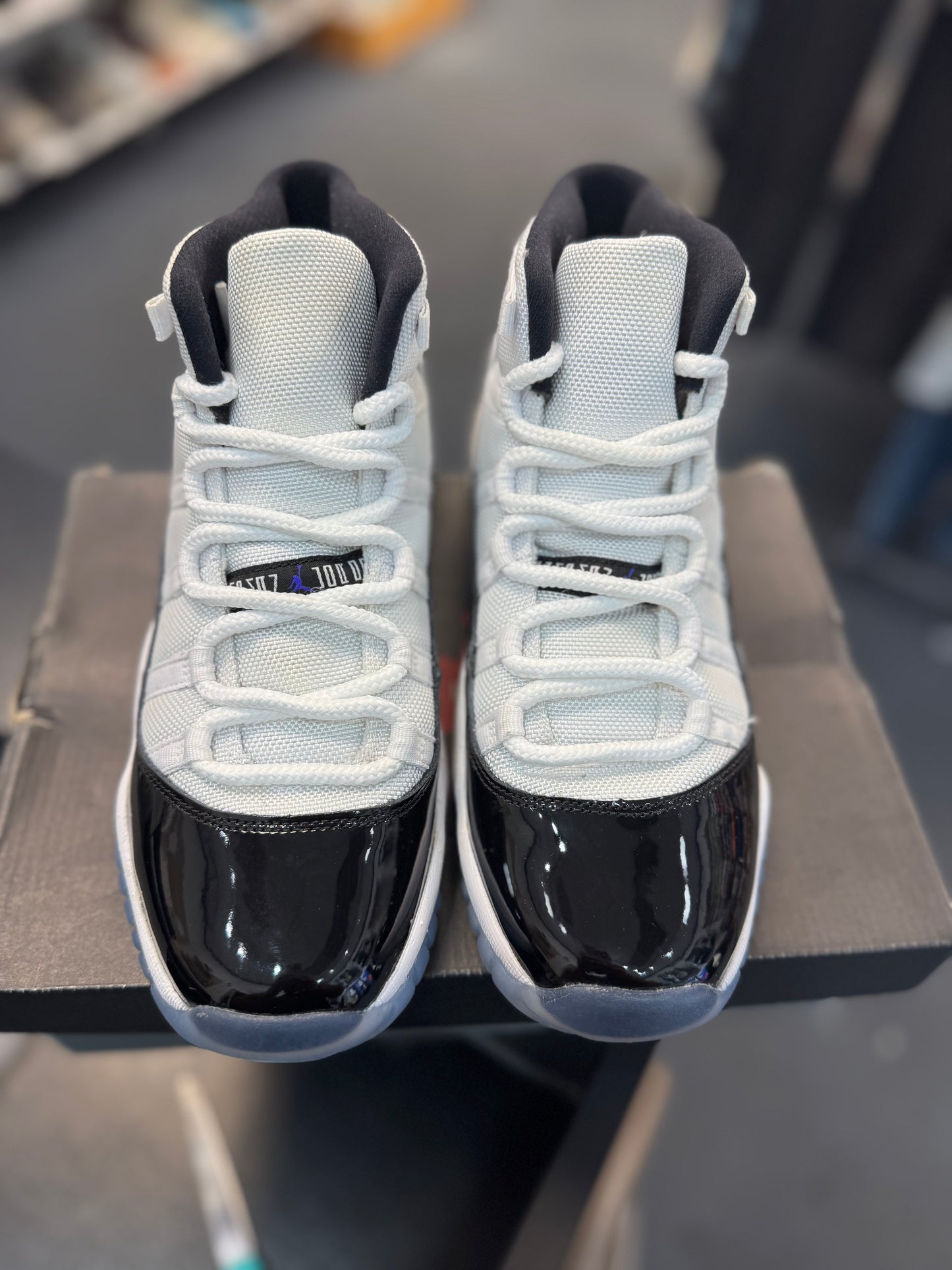 *USED* Jordan 11 Retro Concord (2018) (GS)