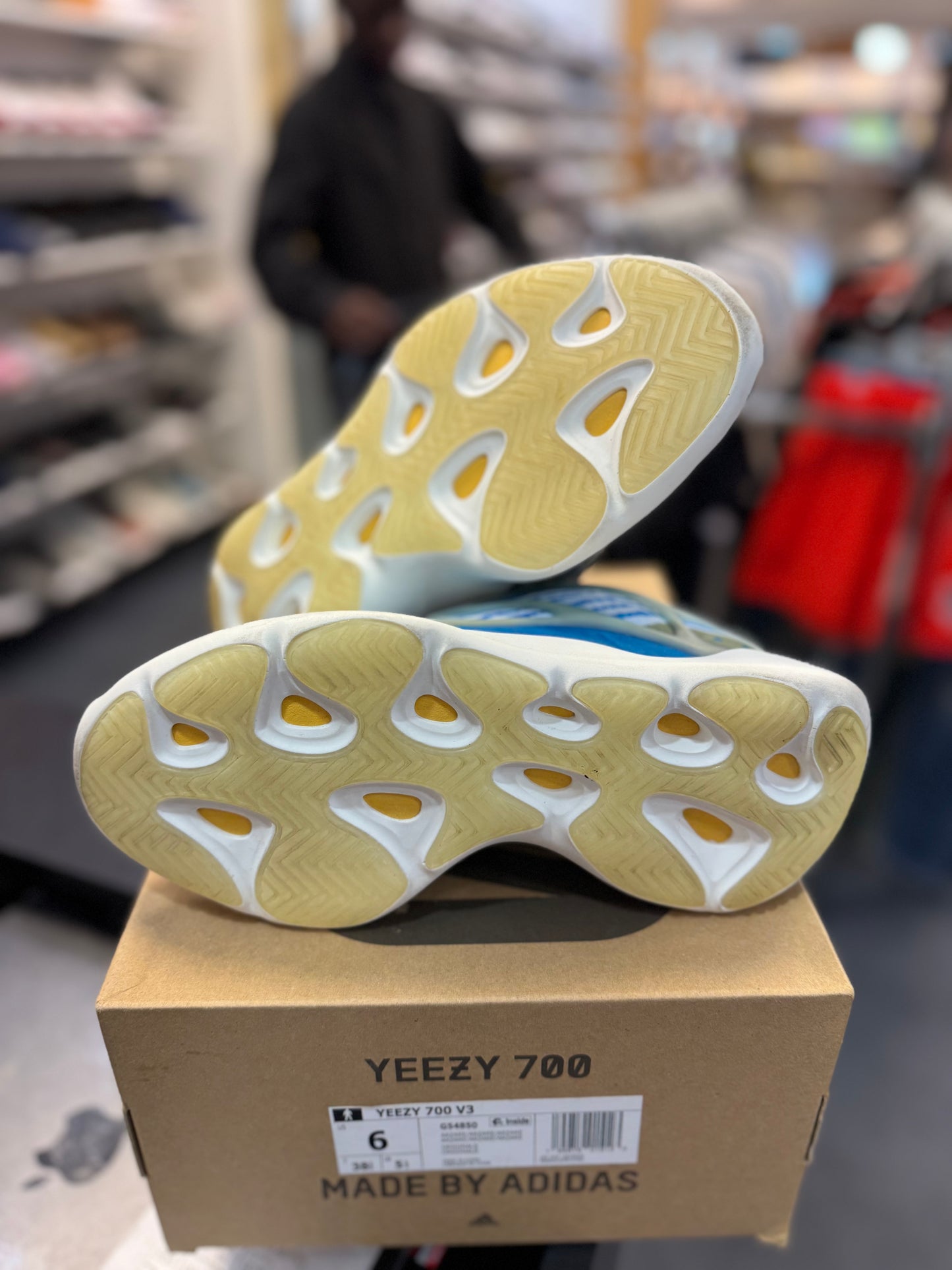 *USED* adidas Yeezy 700 V3 Arzareth