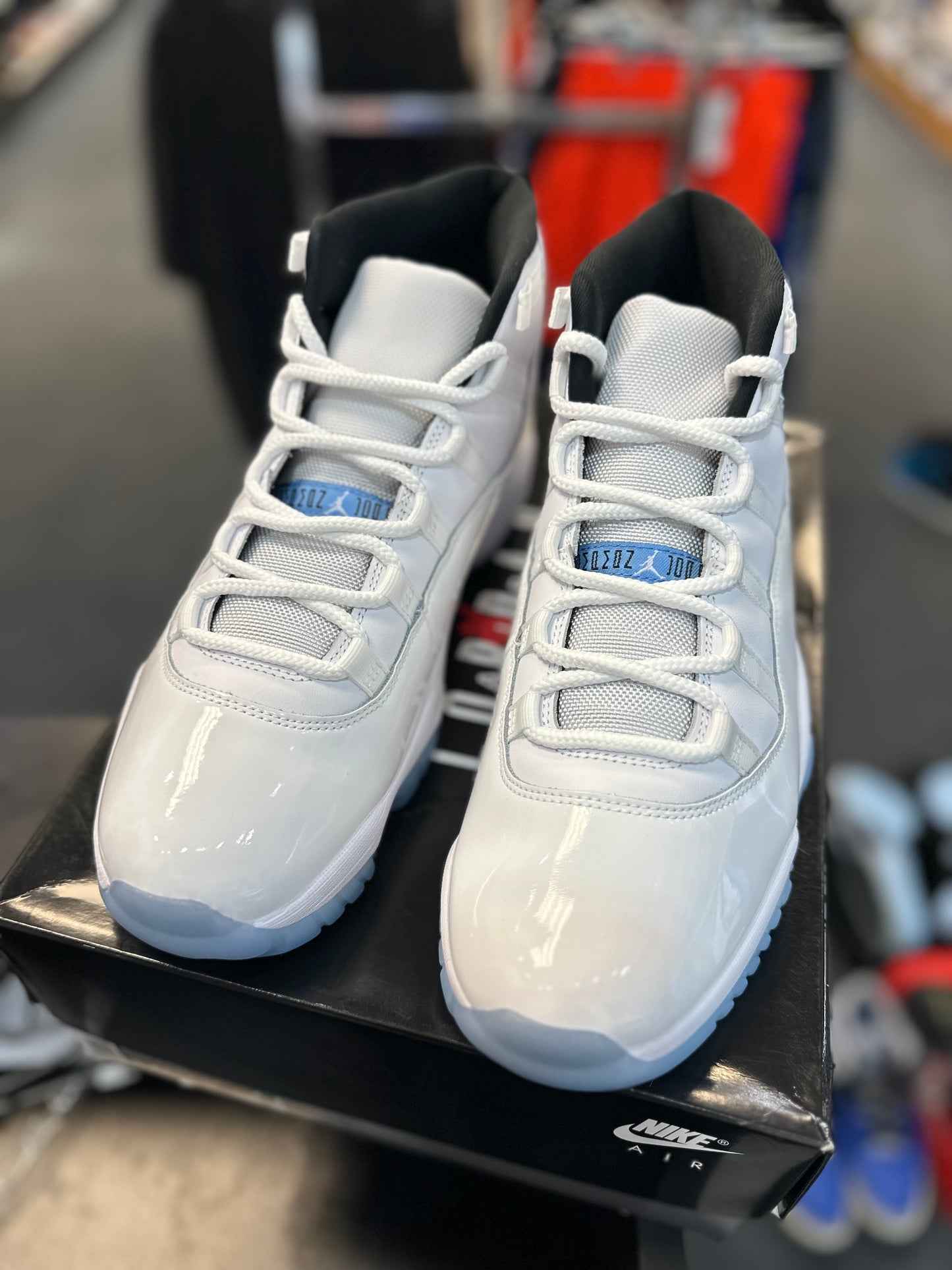 *USED* Jordan 11 Retro Legend Blue