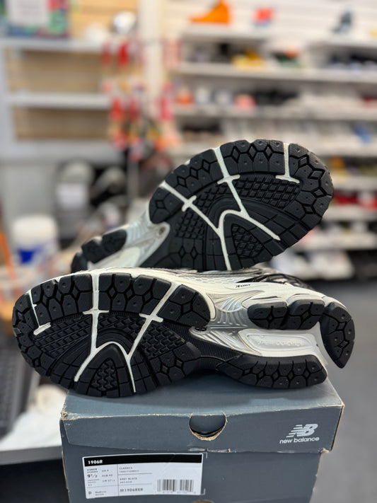 *USED* New Balance 1906R Silver Black