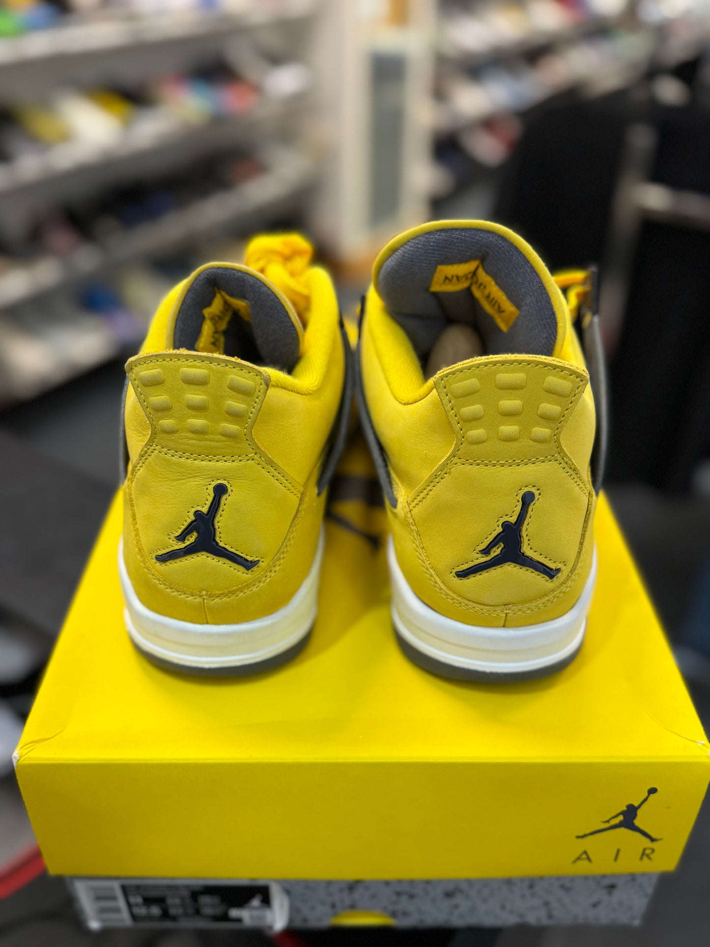*USED* Jordan 4 Retro Lightning (2021)