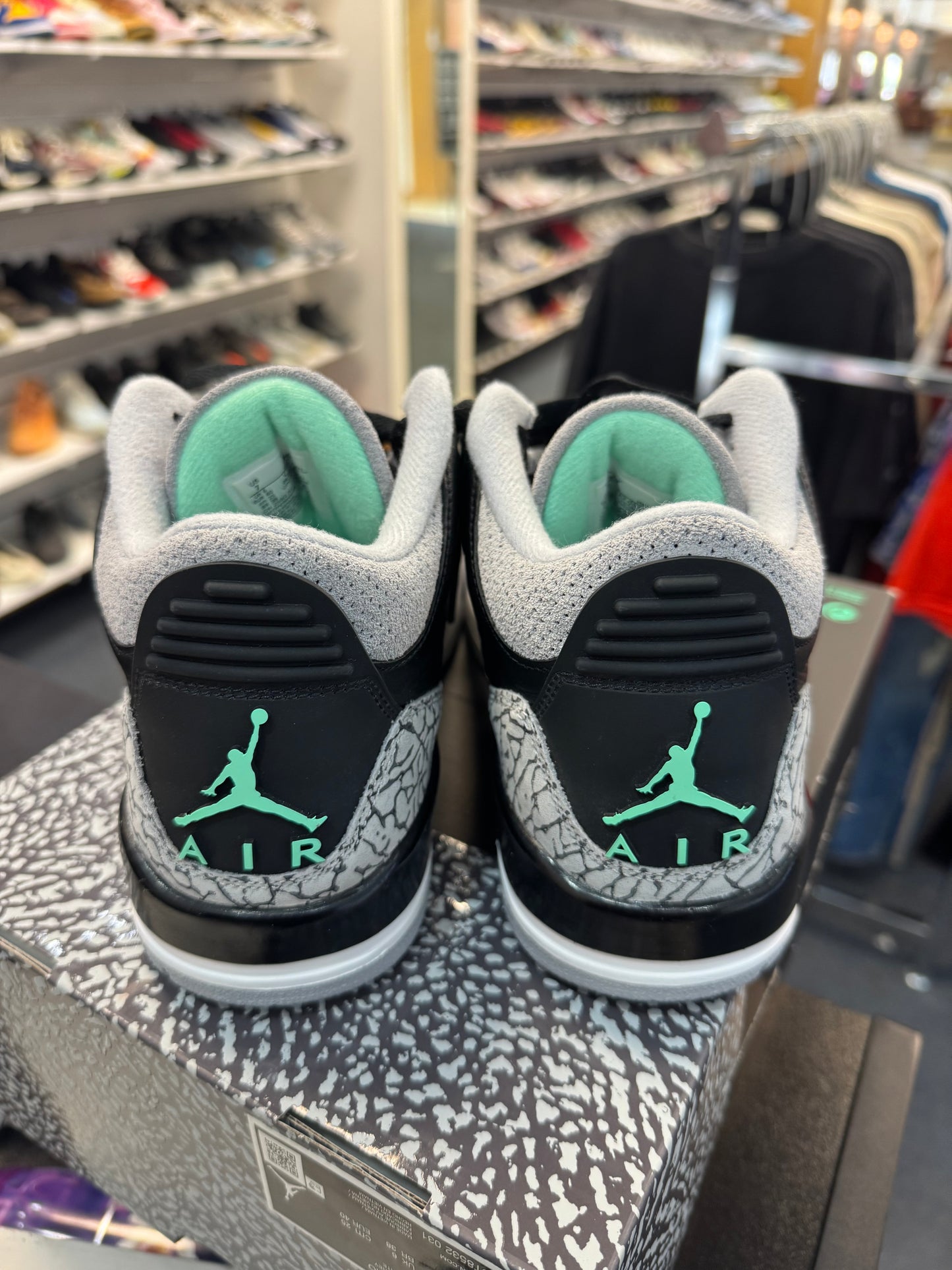 *USED* Jordan 3 Retro Green Glow