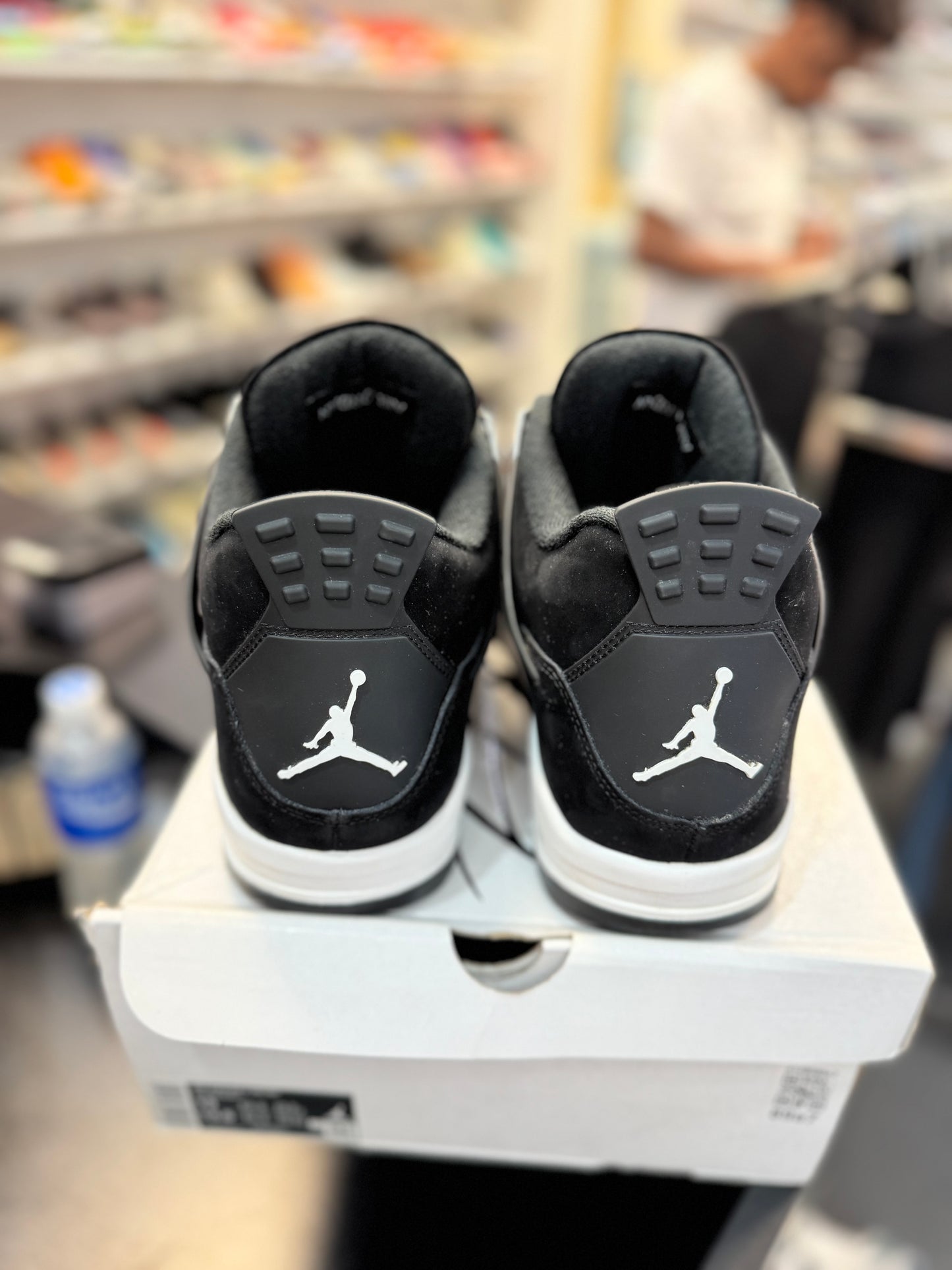 *USED* Jordan 4 Retro White Thunder
