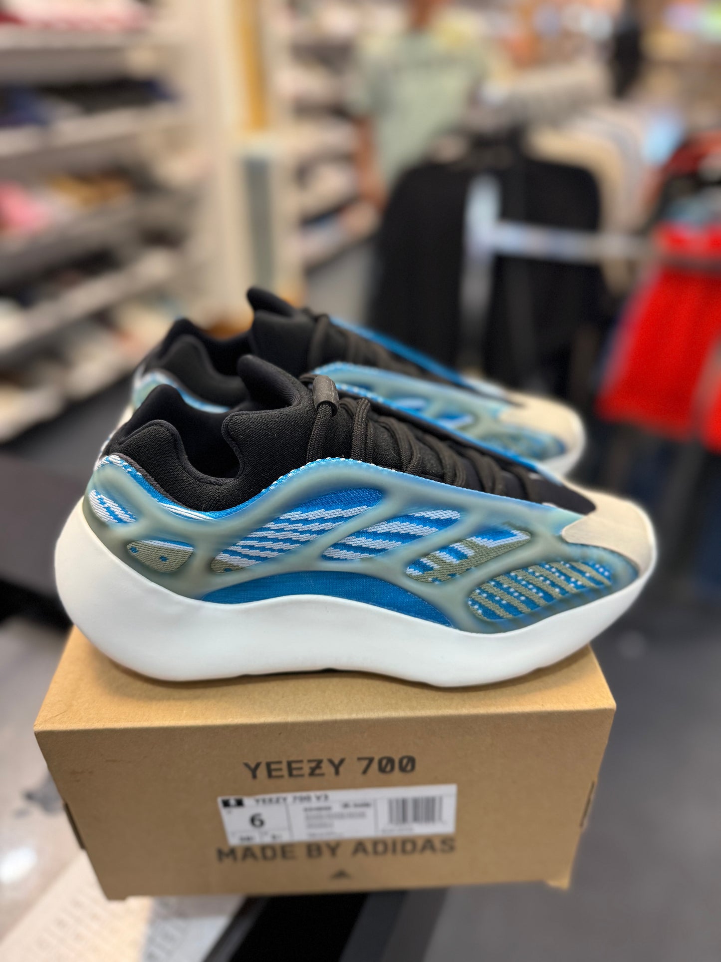 *USED* adidas Yeezy 700 V3 Arzareth