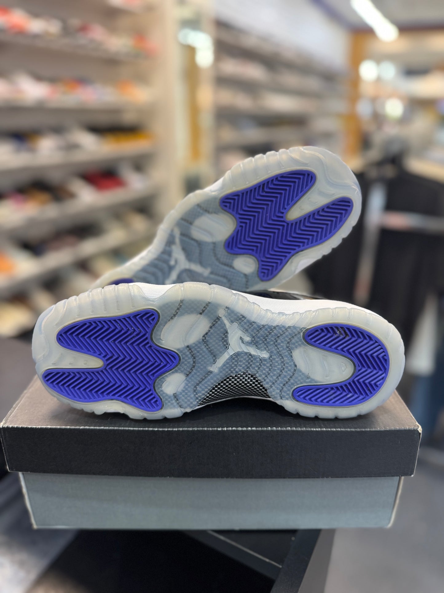 *USED* Jordan 11 Retro Concord (2018) (GS)