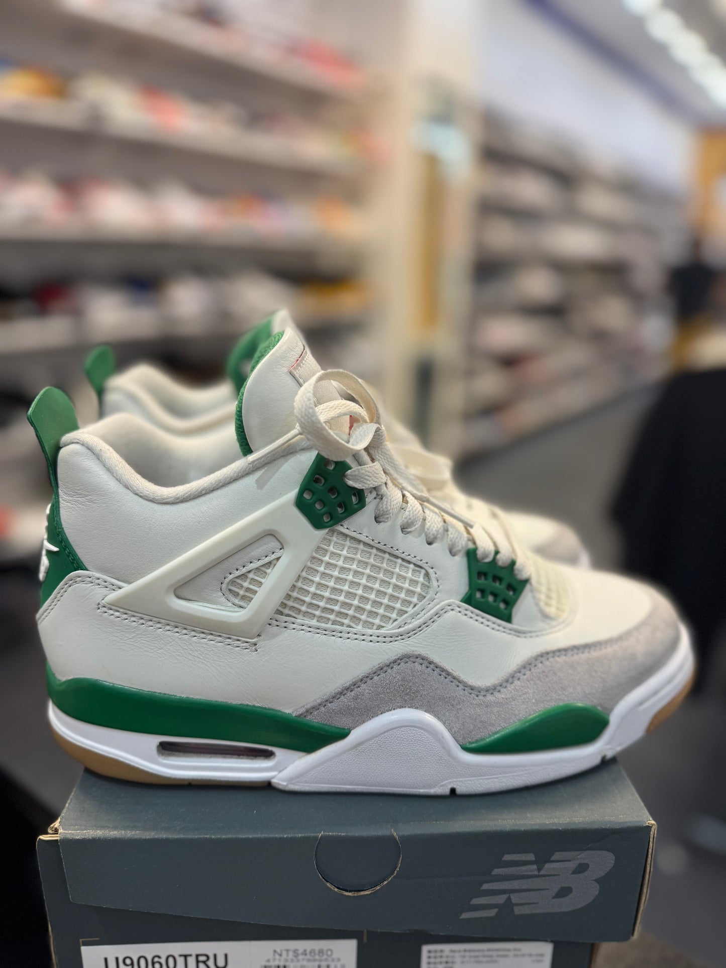 *USED* Jordan 4 Retro SB Pine Green