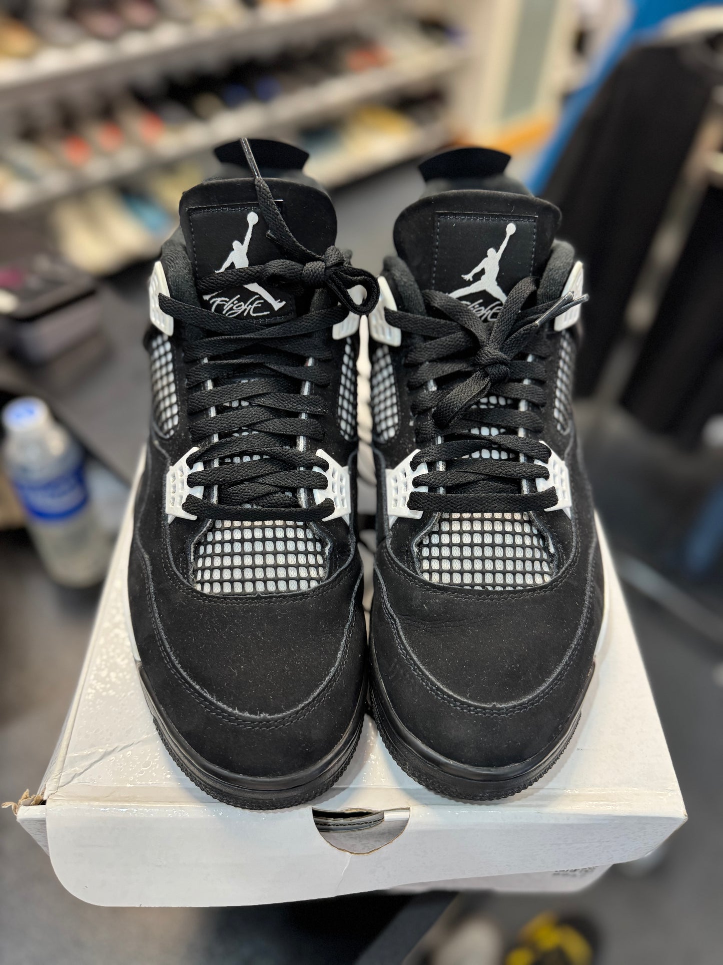 *USED* Jordan 4 Retro White Thunder