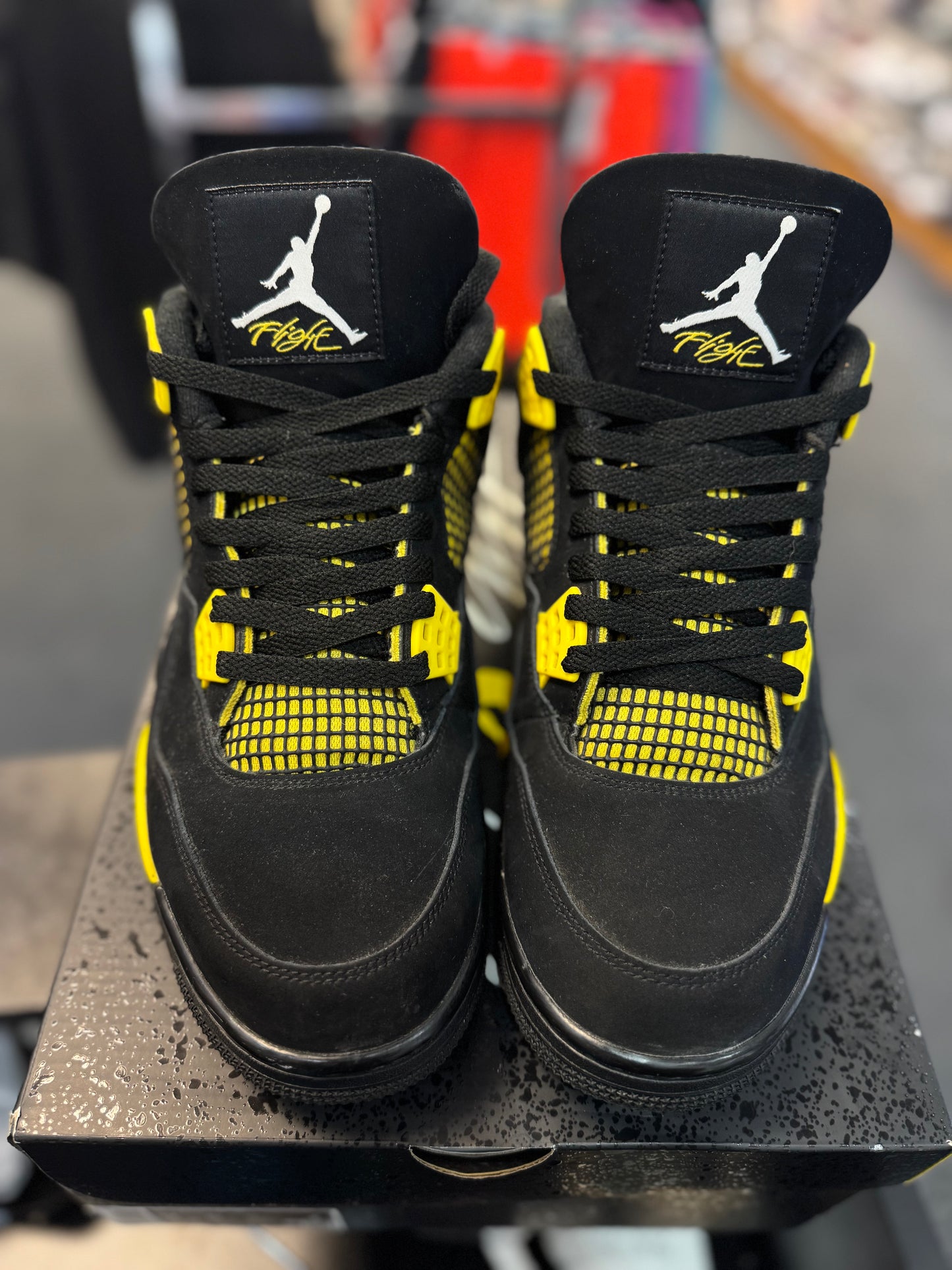 *USED* Jordan 4 Retro Thunder (2023)