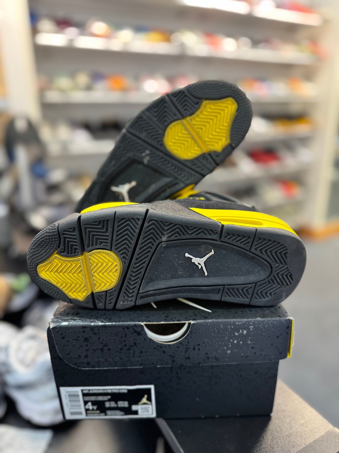 *USED* Jordan 4 Retro Thunder (2023) (GS)