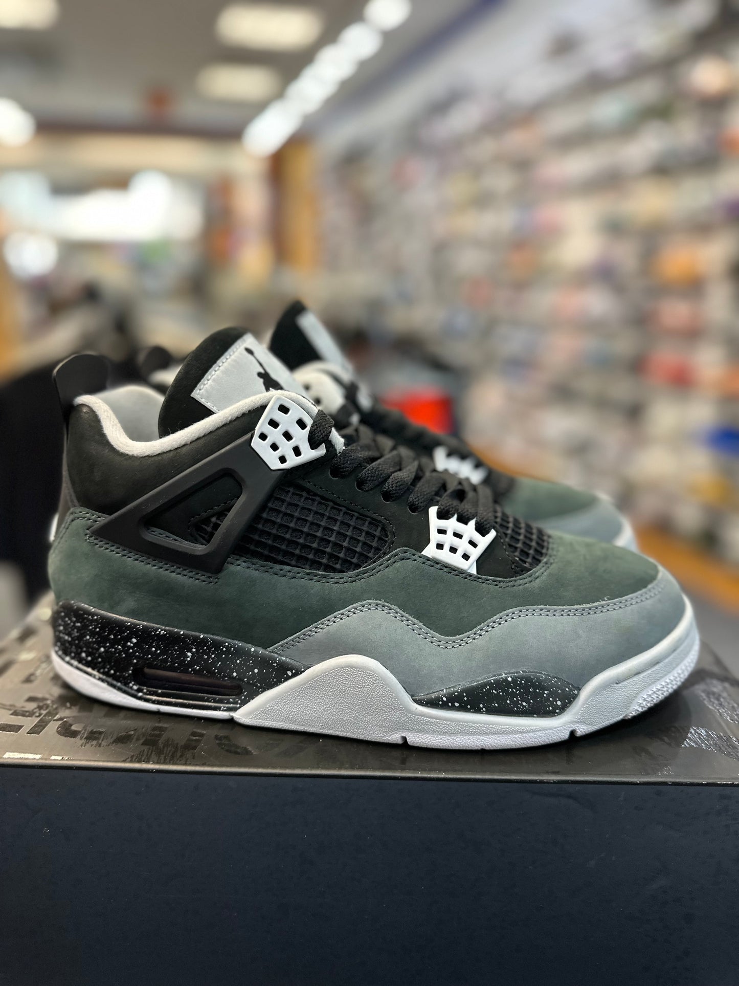 *USED* Jordan 4 Retro Fear (2024)