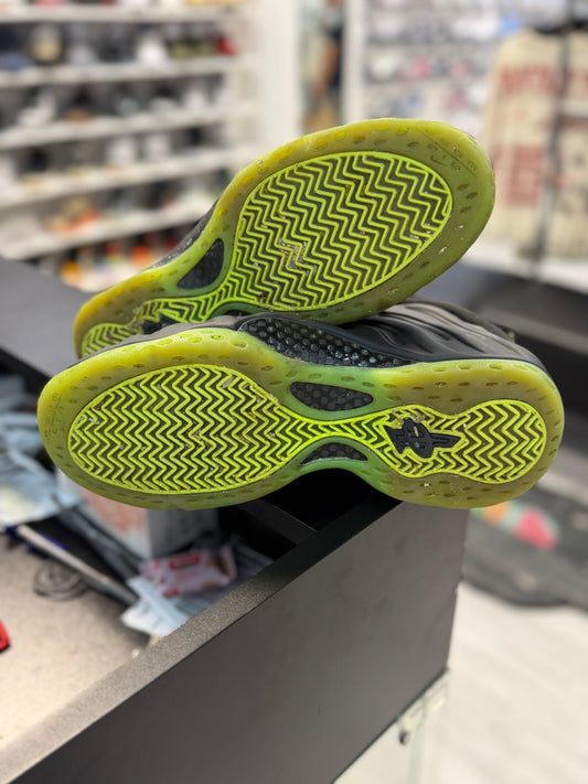 *USED* Nike Air Foamposite One Black Volt