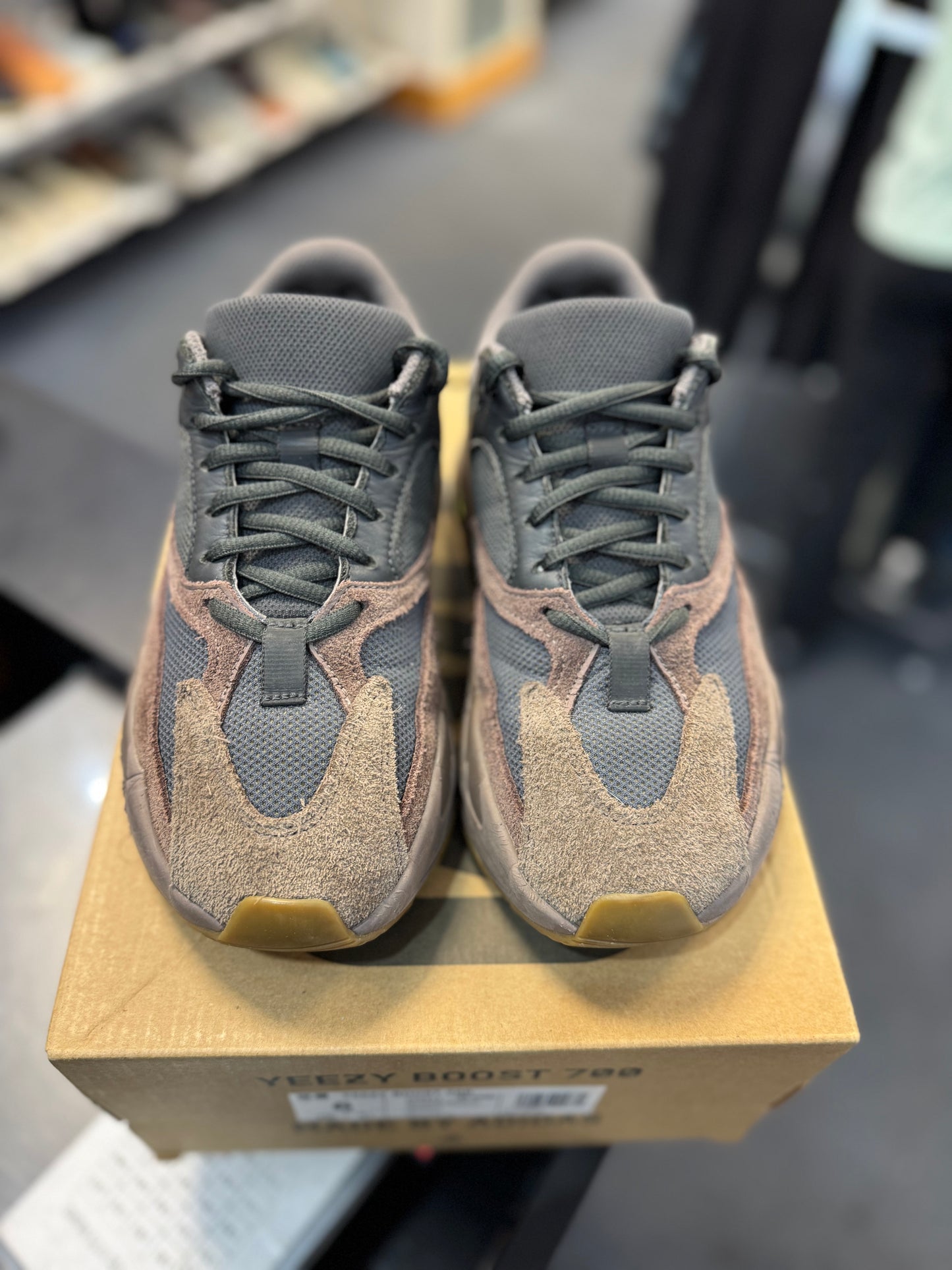 *USED* adidas Yeezy Boost 700 Mauve