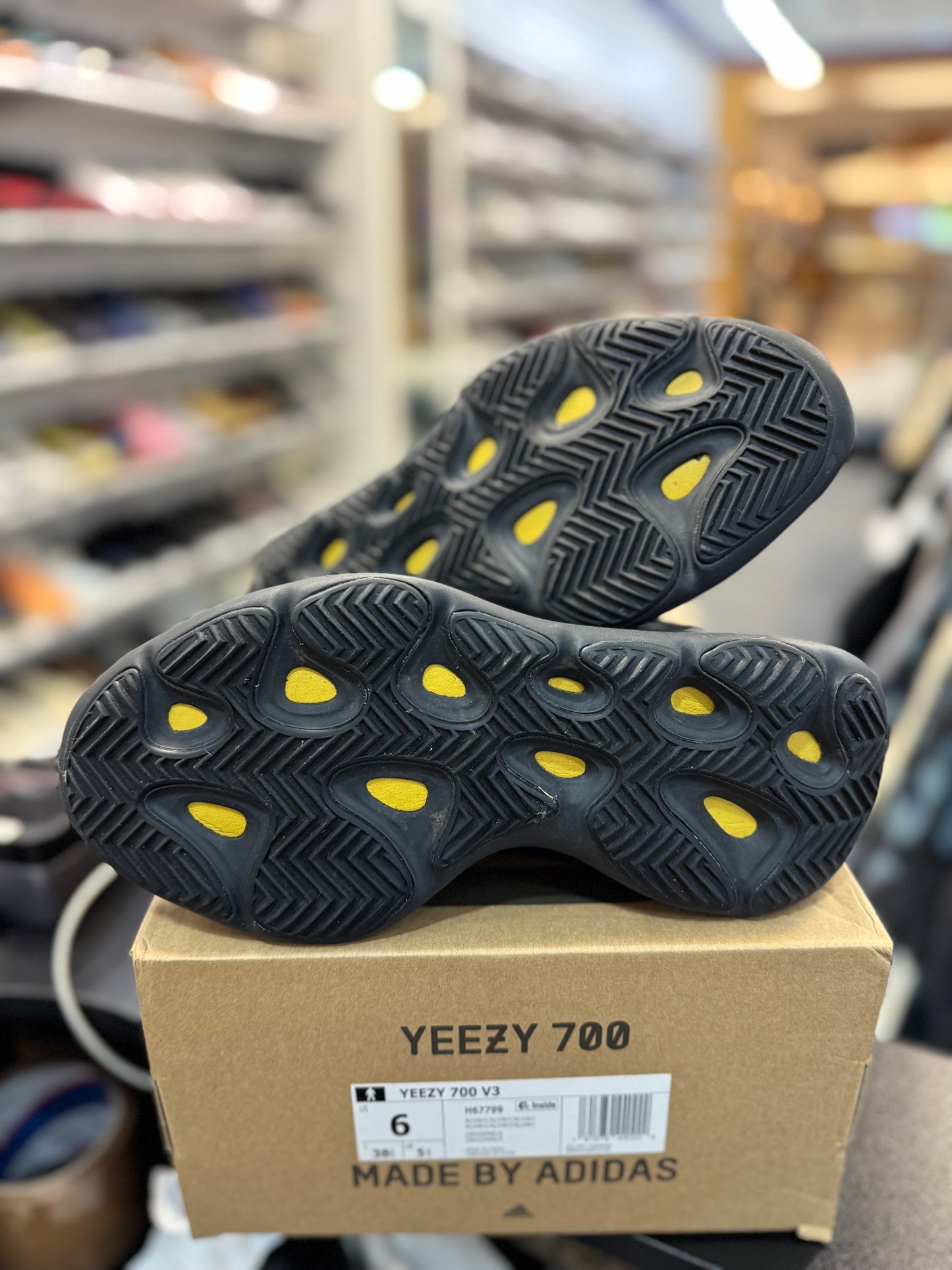 *USED* adidas Yeezy 700 V3 Alvah