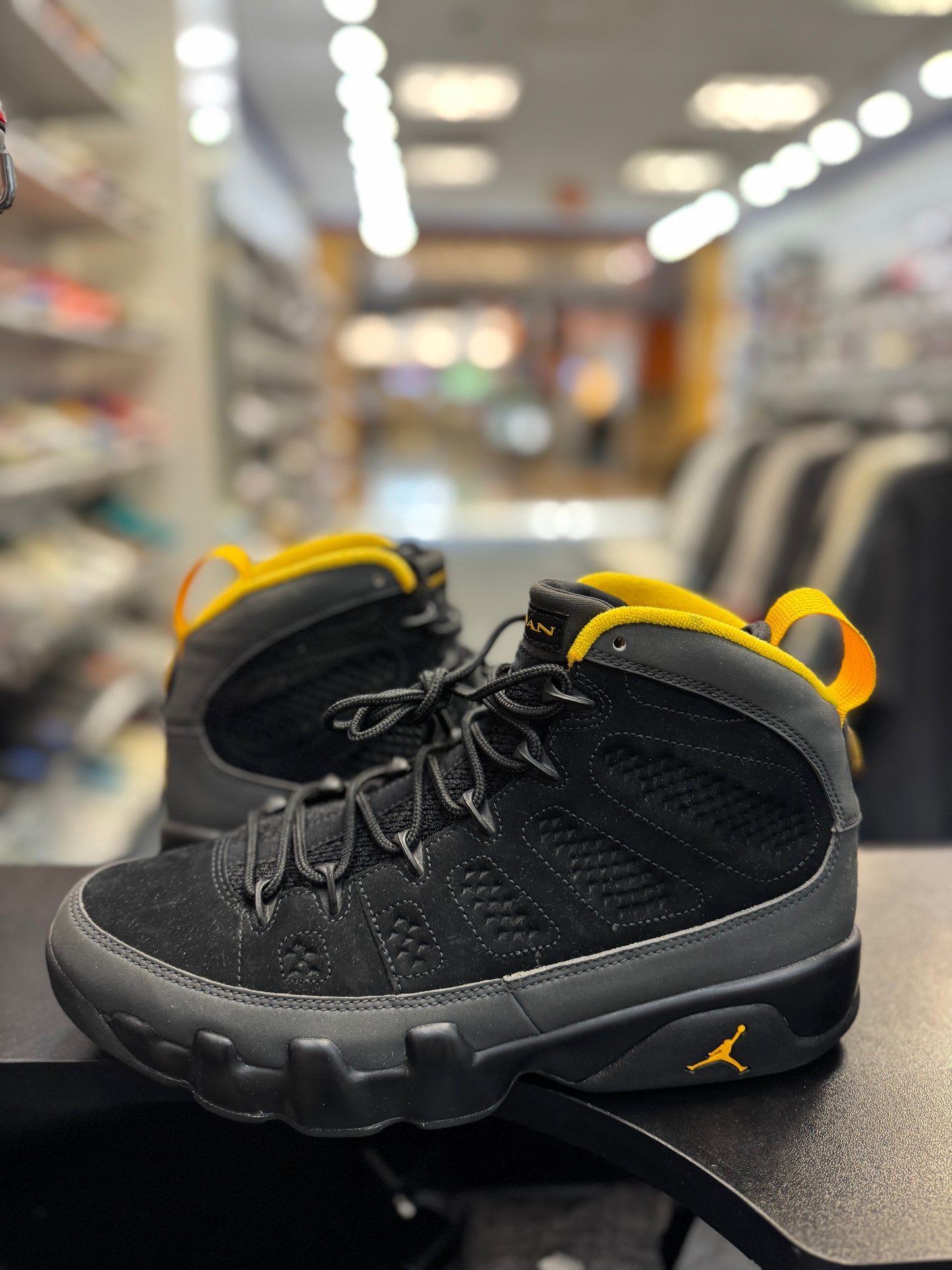 *USED* Jordan 9 Retro Dark Charcoal University Gold
