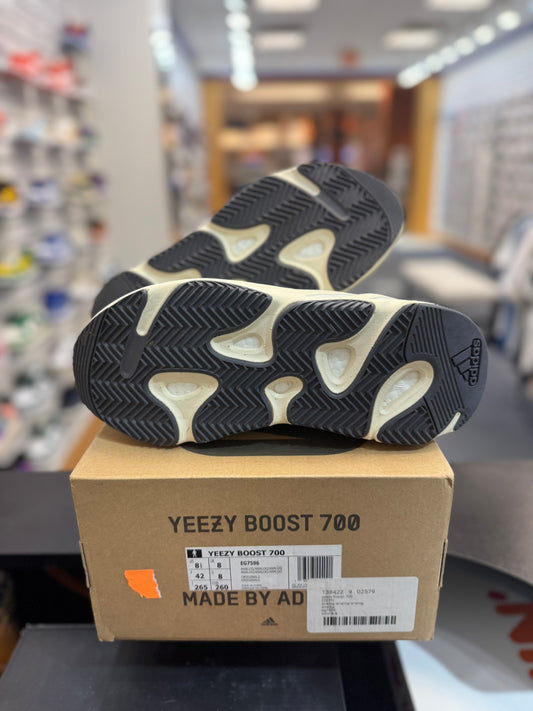 *USED* adidas Yeezy Boost 700