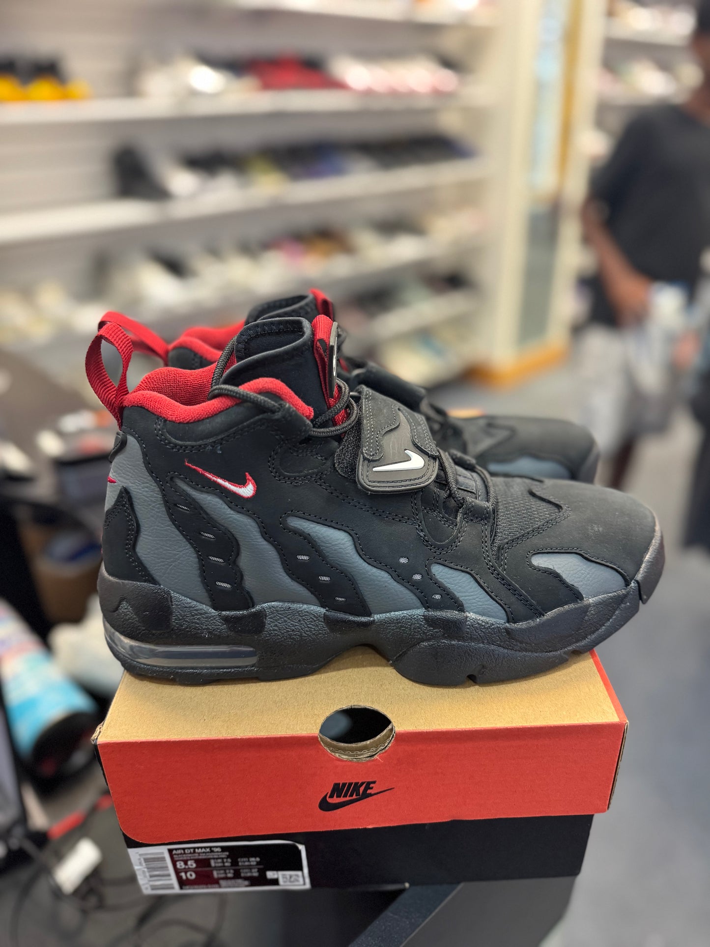 *USED* Nike Air DT’ Max ‘96 Falcons
